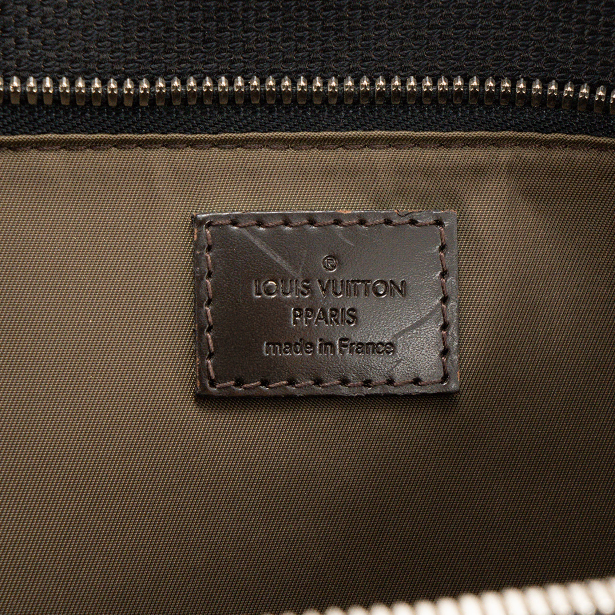 LOUIS VUITTON - Sac à bandoulière Damier Géant Louis Vuitton en toile noire