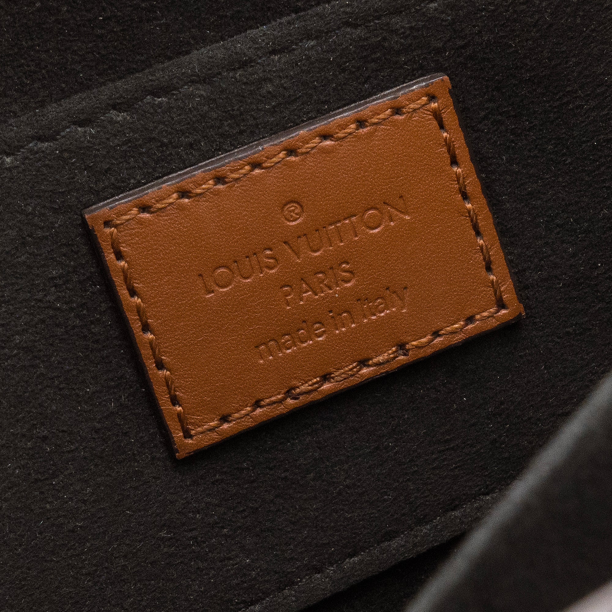 LOUIS VUITTON - Sac à bandoulière Dauphine mini Louis Vuitton en toile enduite monogrammée