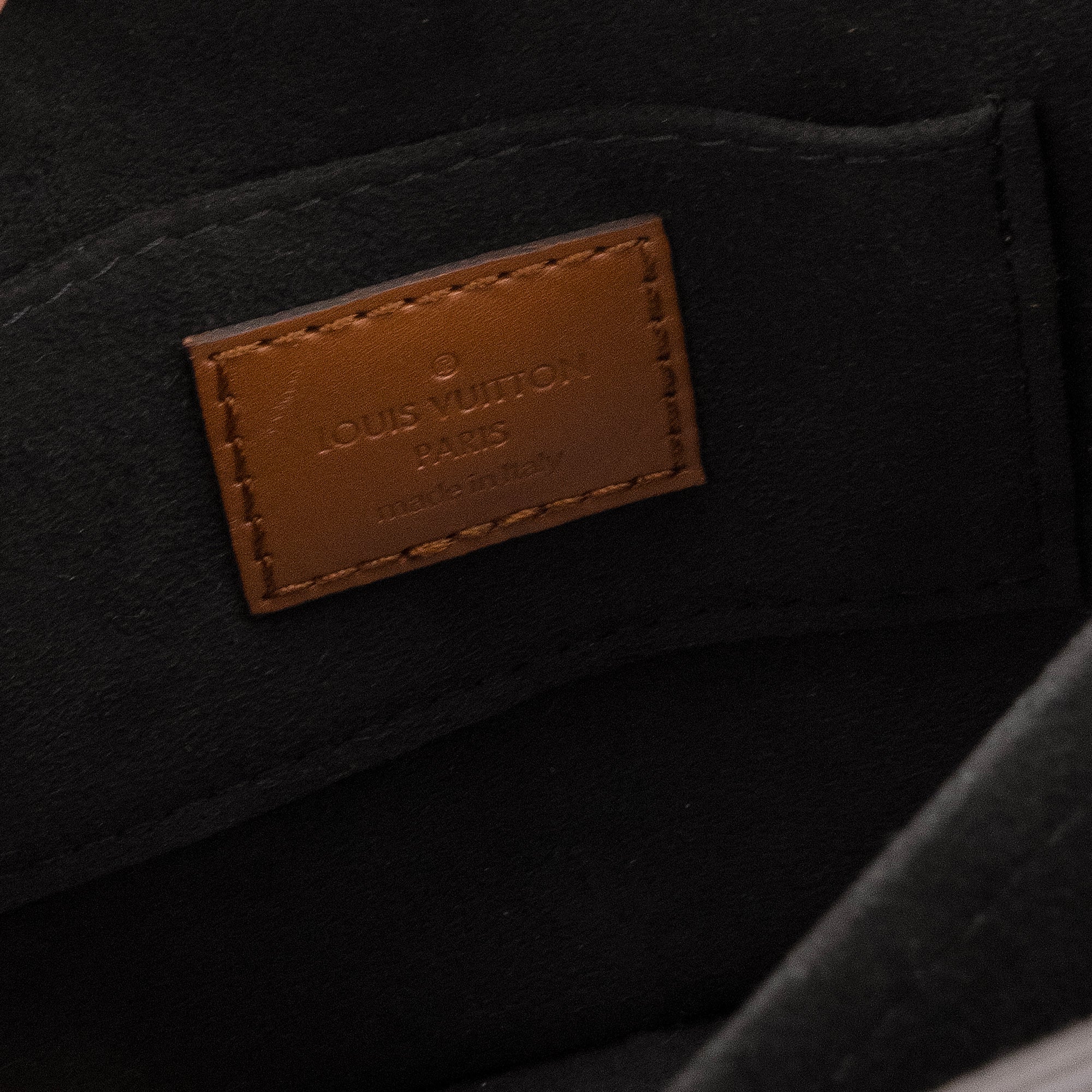 LOUIS VUITTON - Sac à bandoulière Dauphine Mini Louis Vuitton en toile enduite monogrammée