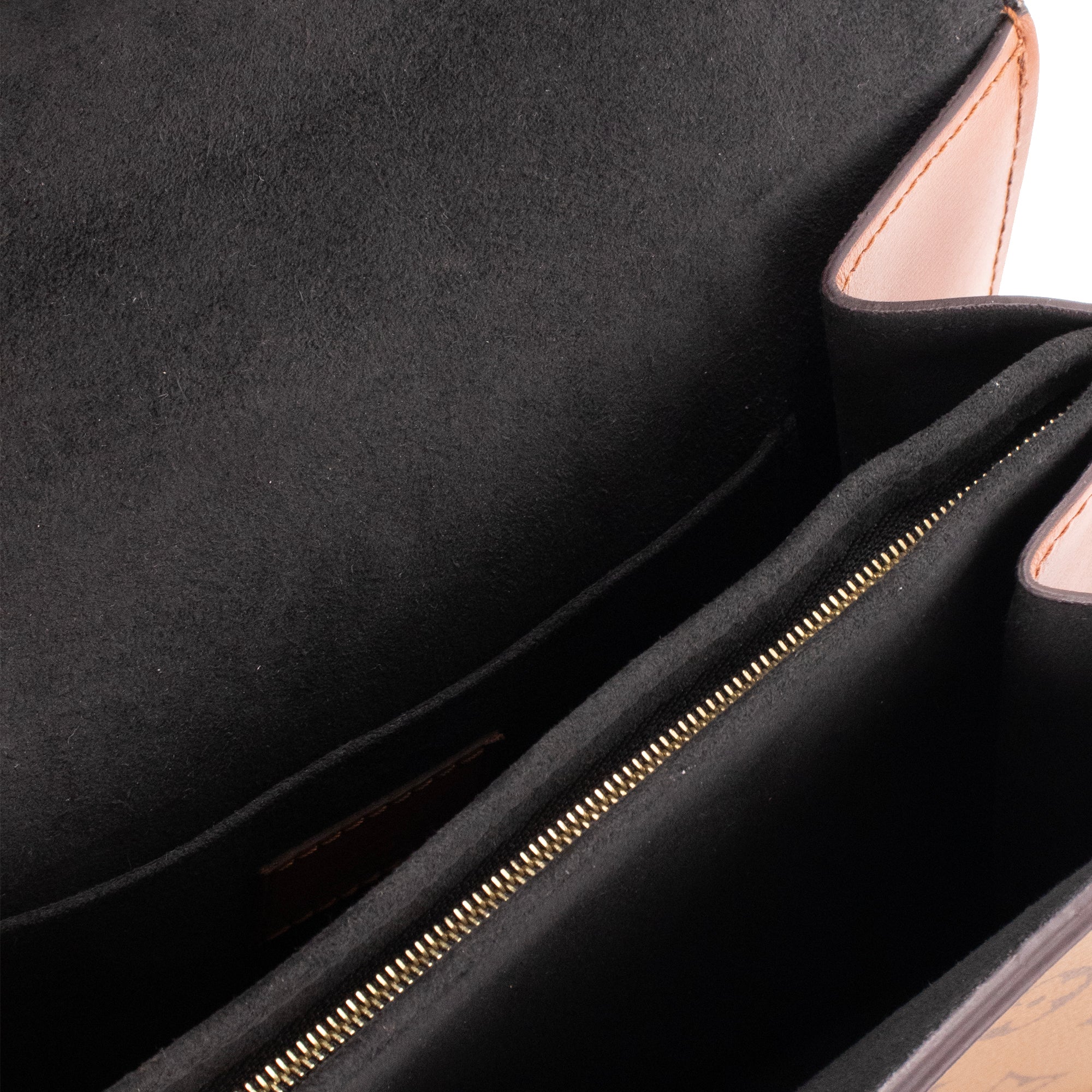 LOUIS VUITTON - Sac à bandoulière Dauphine MM Louis Vuitton en toile enduite monogrammée et cuir