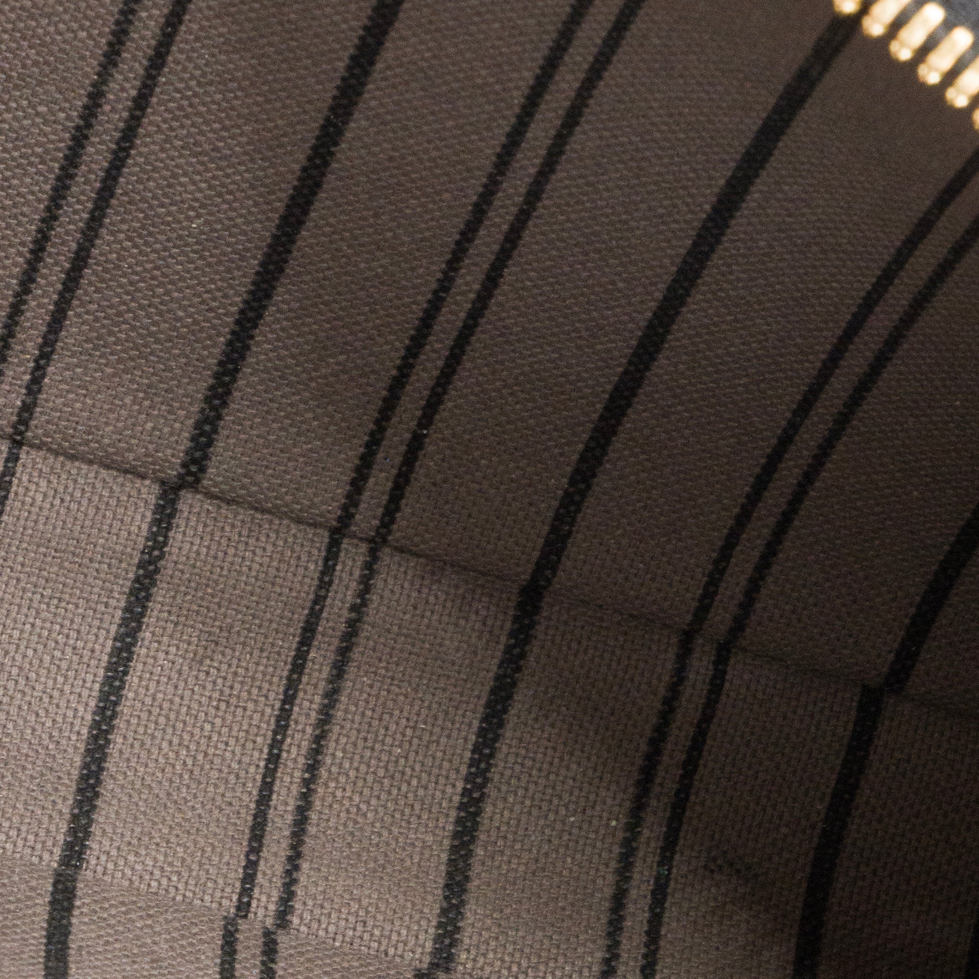 LOUIS VUITTON - Sac à bandoulière Easy Pouch On Strap Louis Vuitton en cuir grainé embossé noir