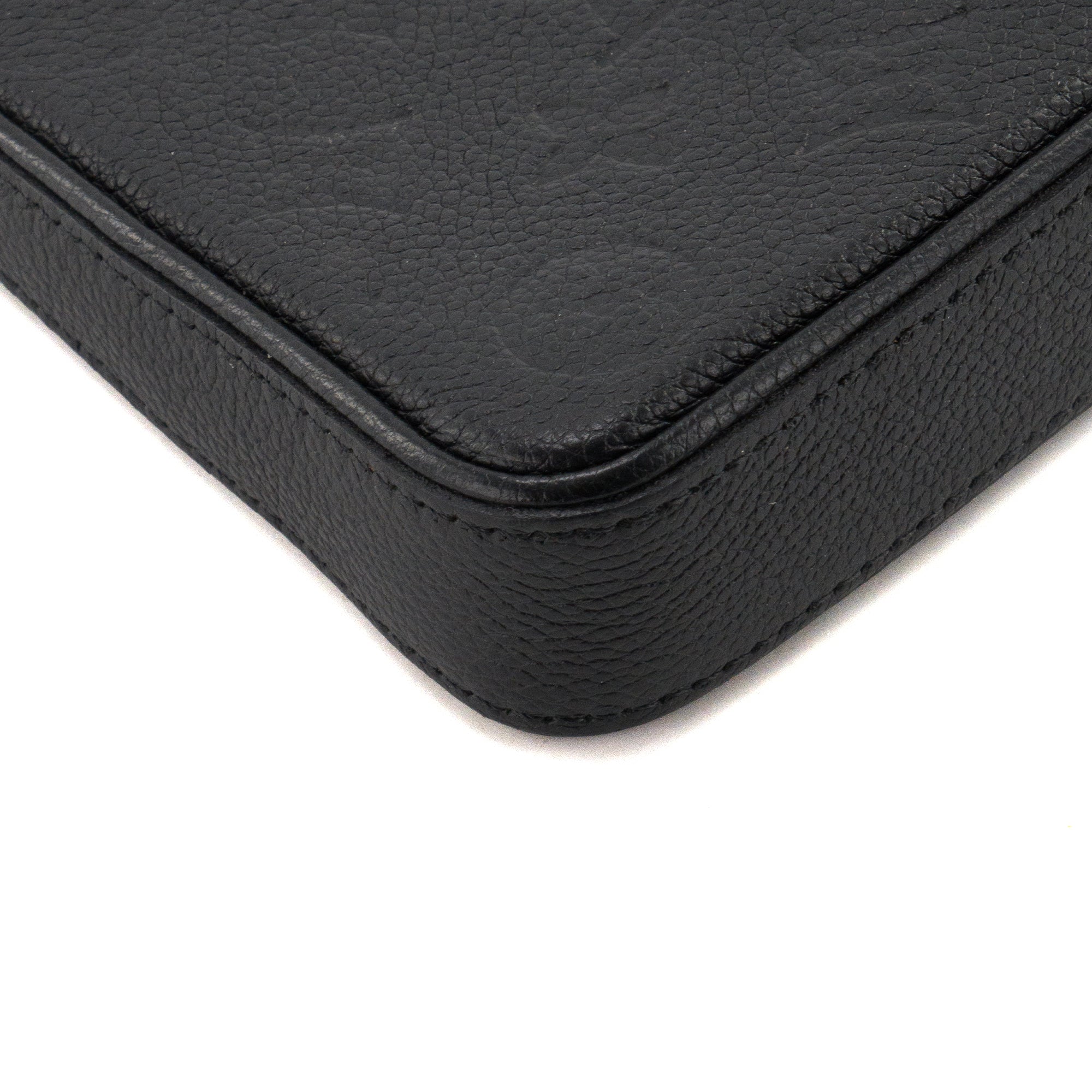 LOUIS VUITTON - Sac à bandoulière Easy Pouch On Strap Louis Vuitton en cuir grainé embossé noir