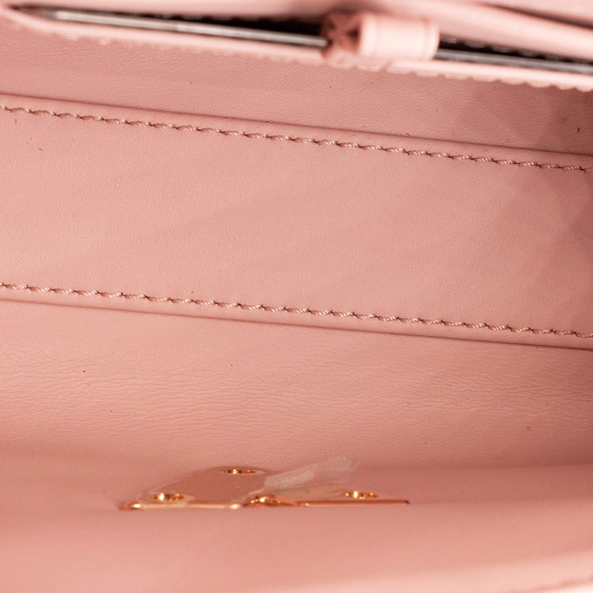 LOUIS VUITTON - Sac à bandoulière GO-14 MM Louis Vuitton en cuir rose corail