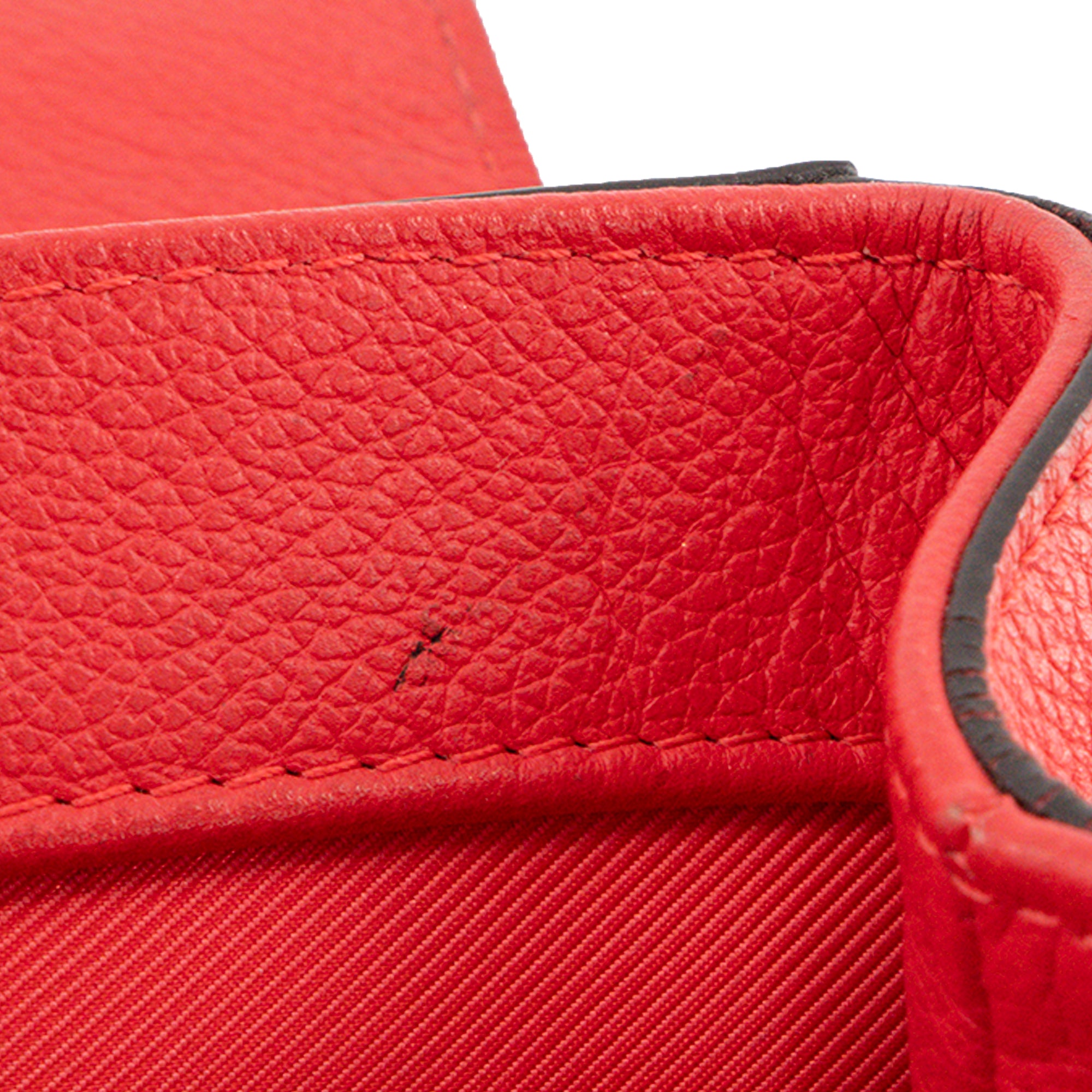 LOUIS VUITTON - Sac à bandoulière Lockme II BB Louis Vuitton en cuir grainé rouge