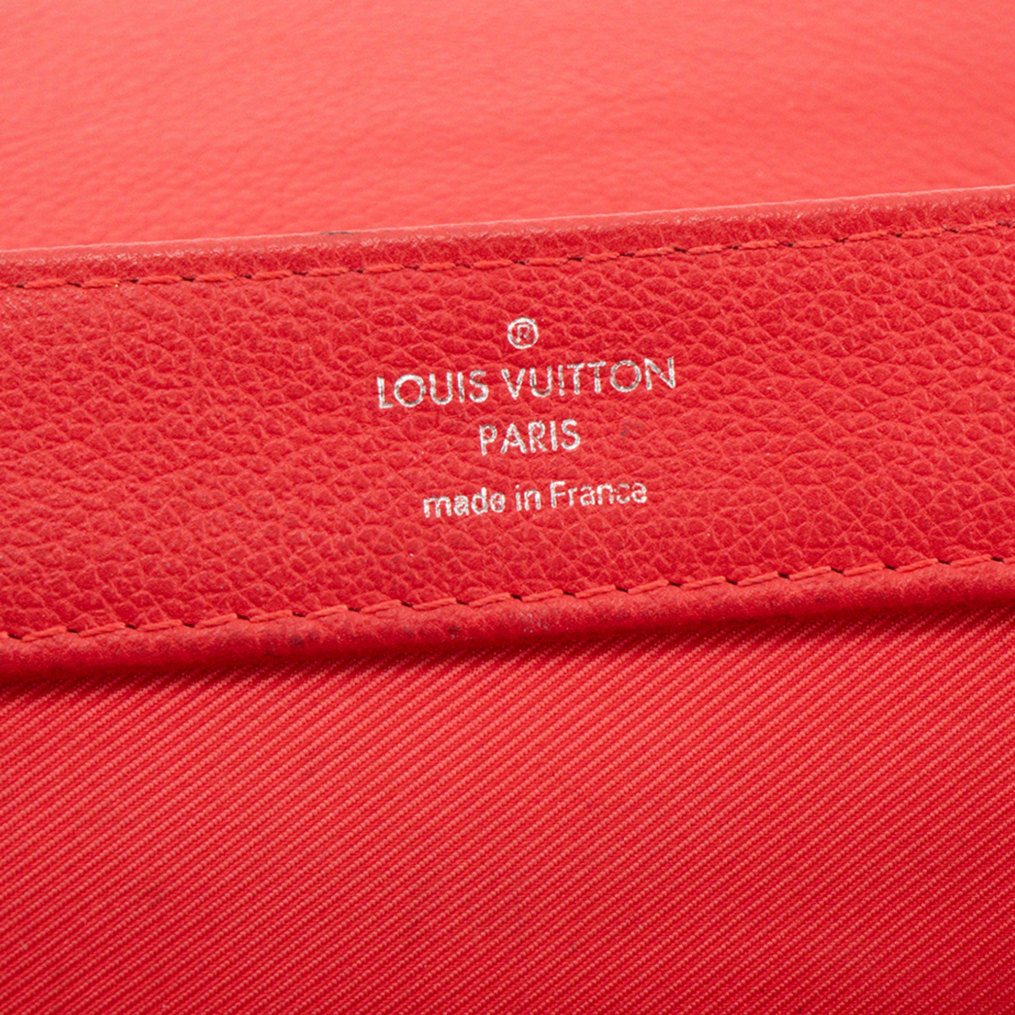 LOUIS VUITTON - Sac à bandoulière Lockme II BB Louis Vuitton en cuir grainé rouge