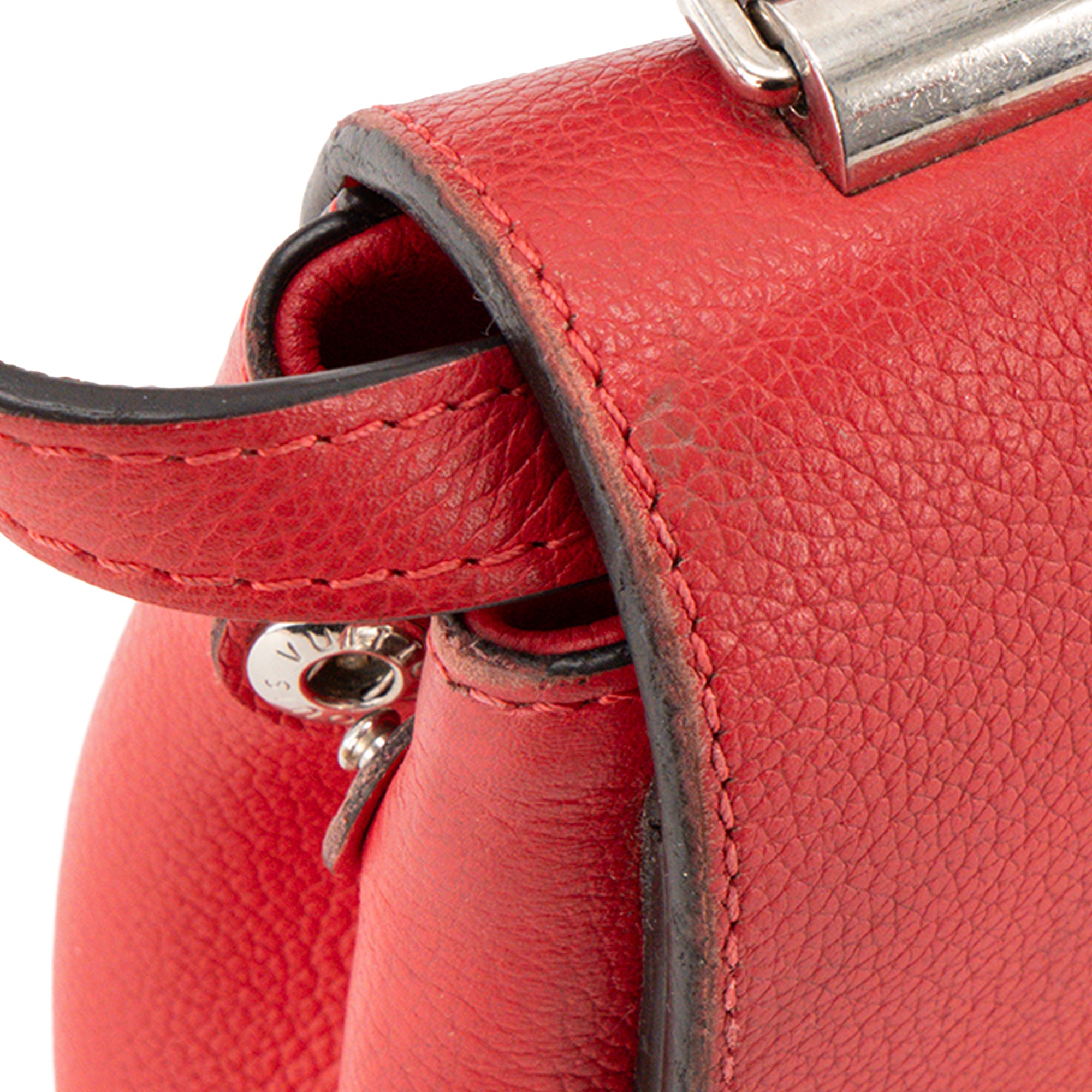 LOUIS VUITTON - Sac à bandoulière Lockme II BB Louis Vuitton en cuir grainé rouge