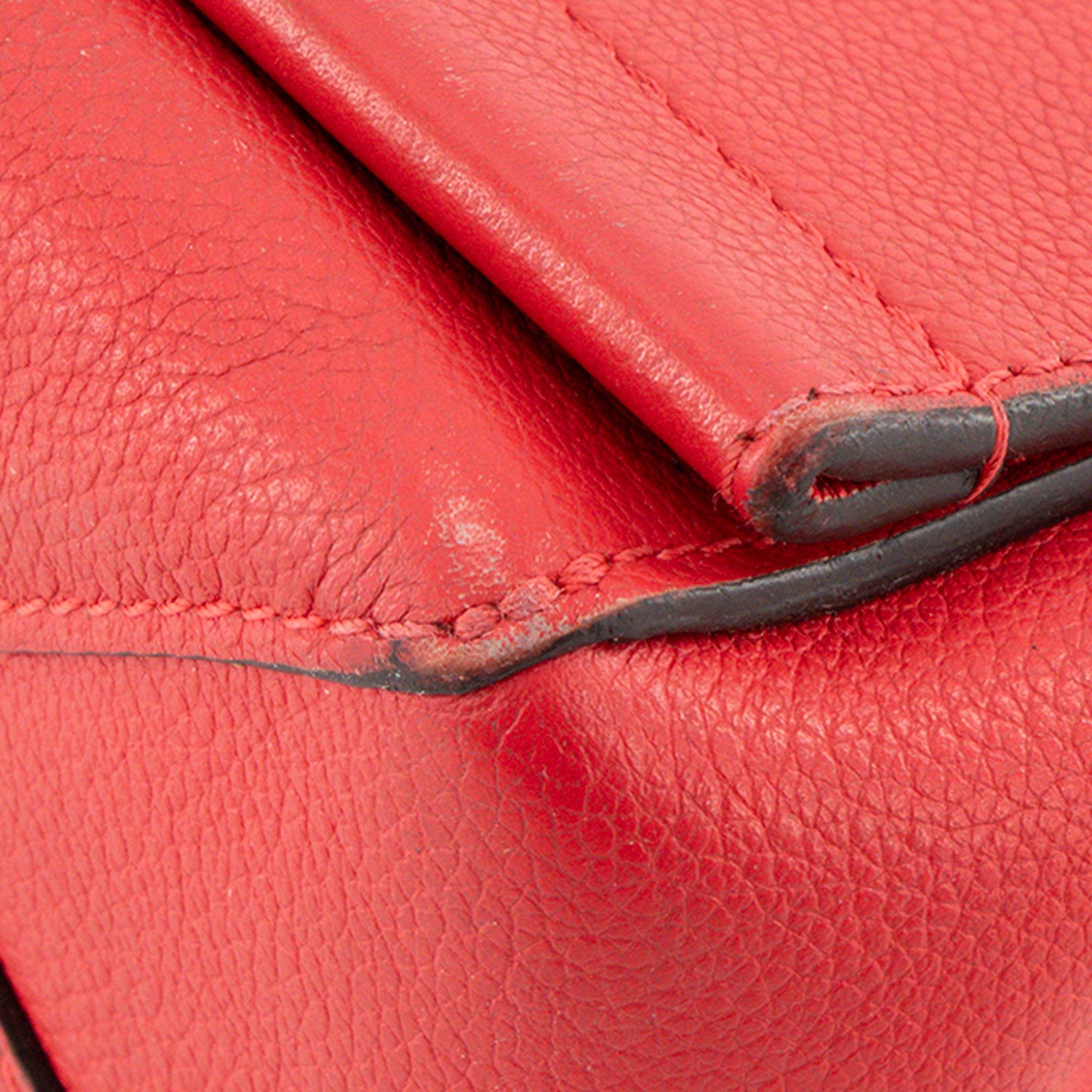LOUIS VUITTON - Sac à bandoulière Lockme II BB Louis Vuitton en cuir grainé rouge