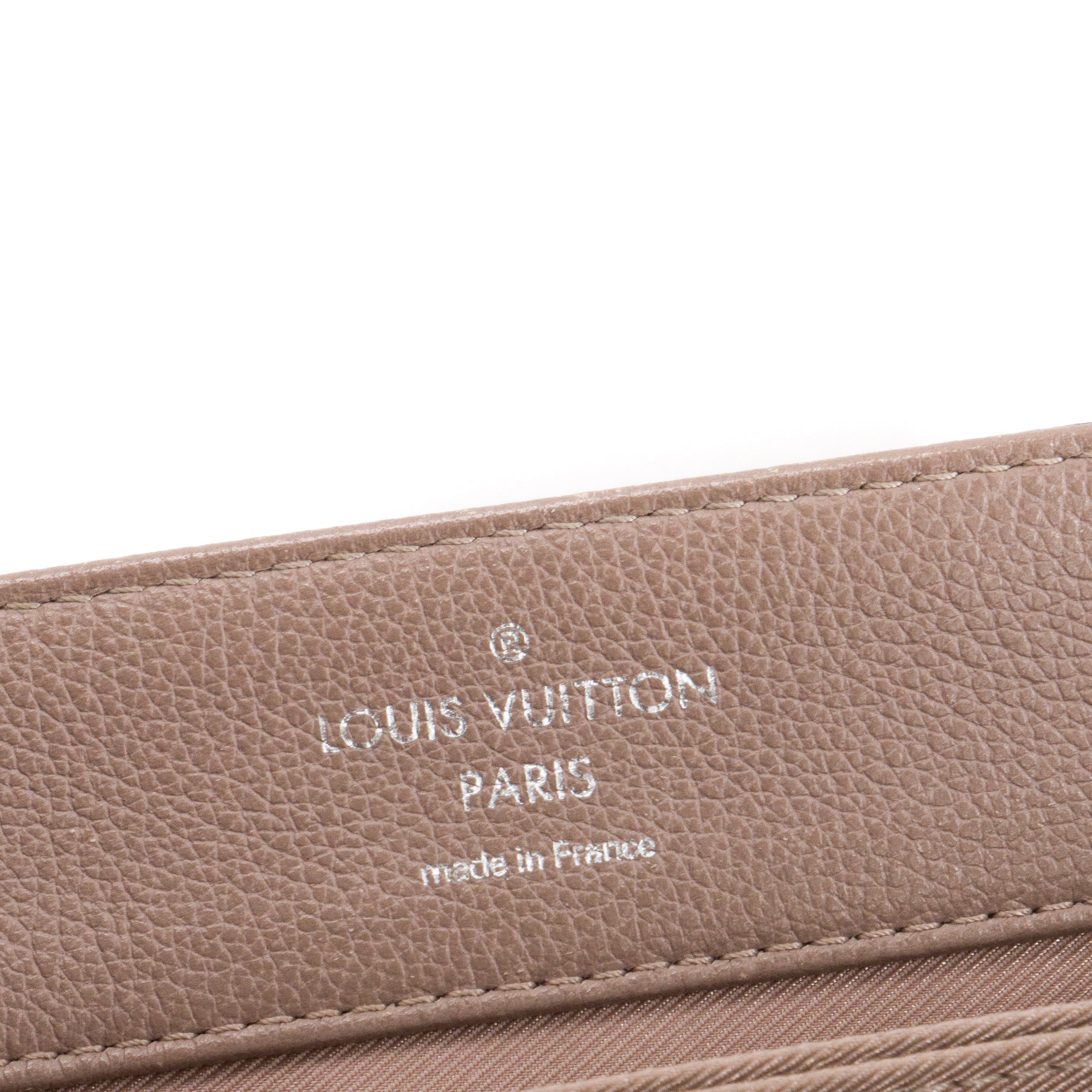 LOUIS VUITTON - Sac à bandoulière Lockme II Louis Vuitton en cuir grainé taupe