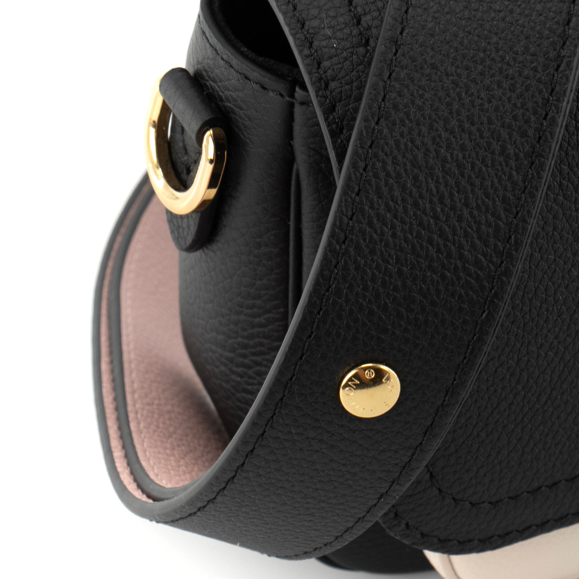LOUIS VUITTON - Sac à bandoulière Lockme Tender Louis Vuitton en cuir grainé noir