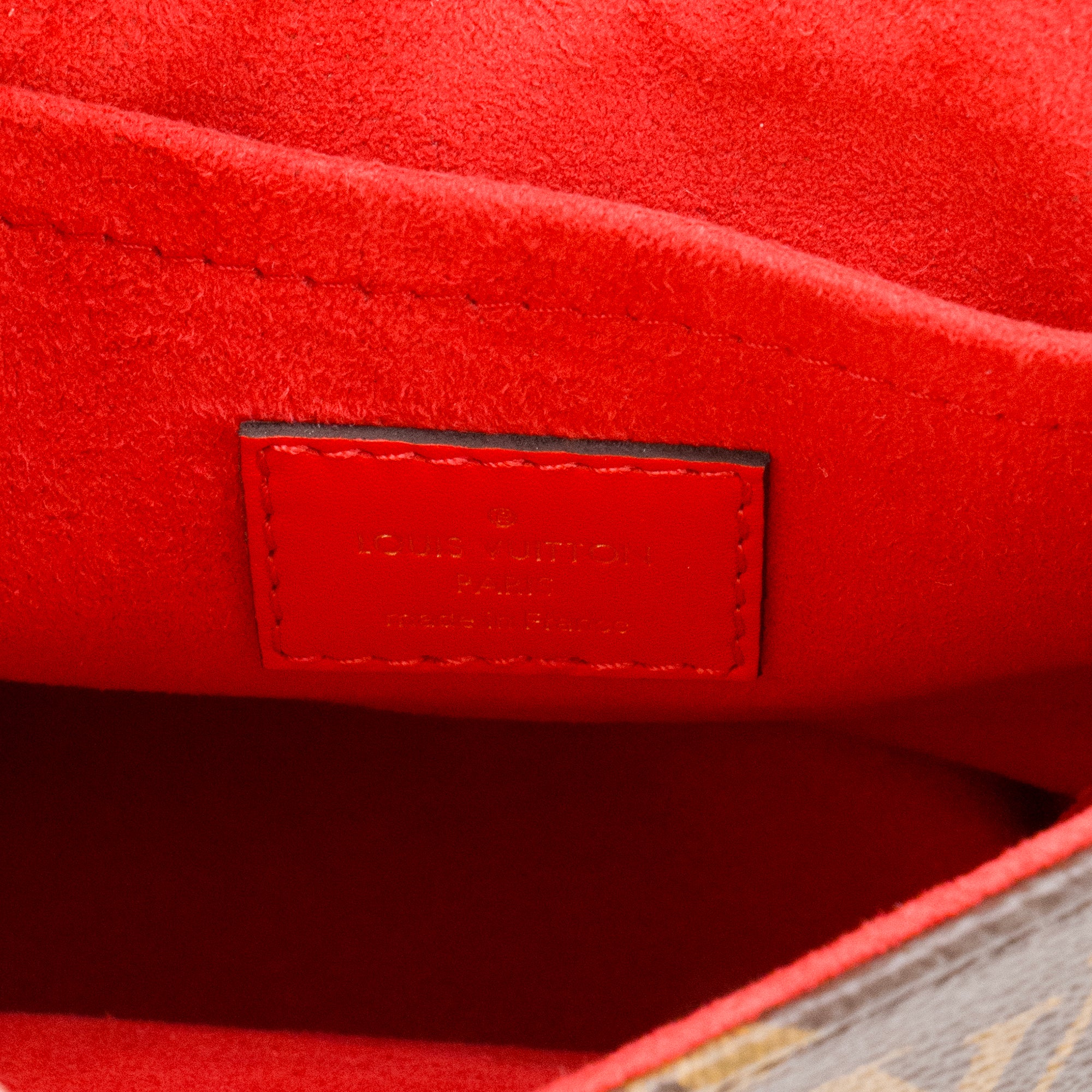 LOUIS VUITTON - Sac à bandoulière Locky BB Louis Vuitton en toile monogrammée et cuir rouge