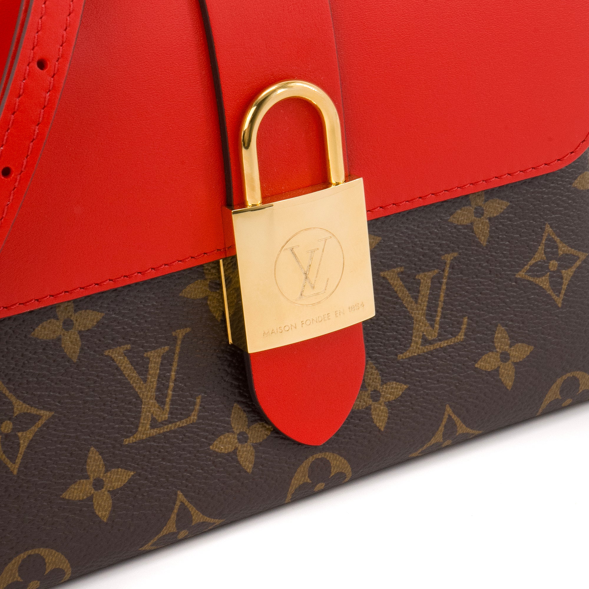 LOUIS VUITTON - Sac à bandoulière Locky BB Louis Vuitton en toile monogrammée et cuir rouge