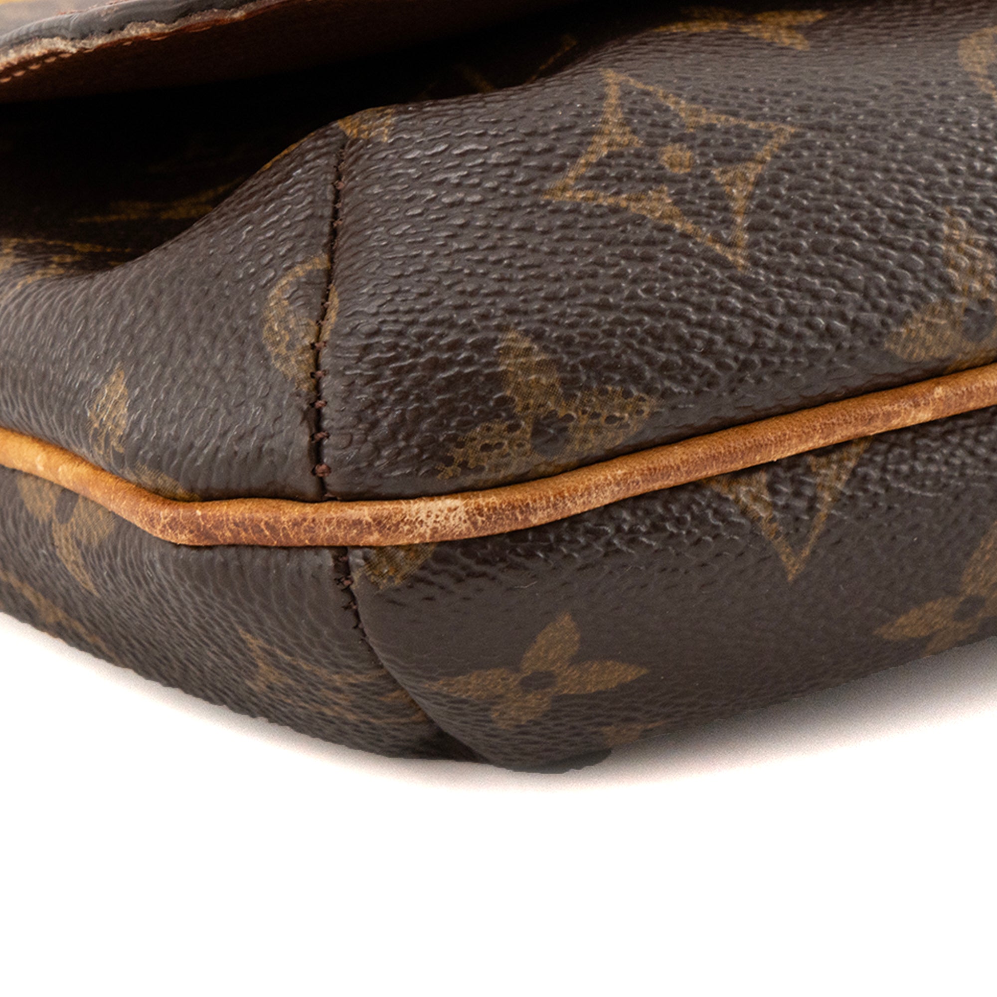 LOUIS VUITTON - Long monogrammed canvas messenger bag
