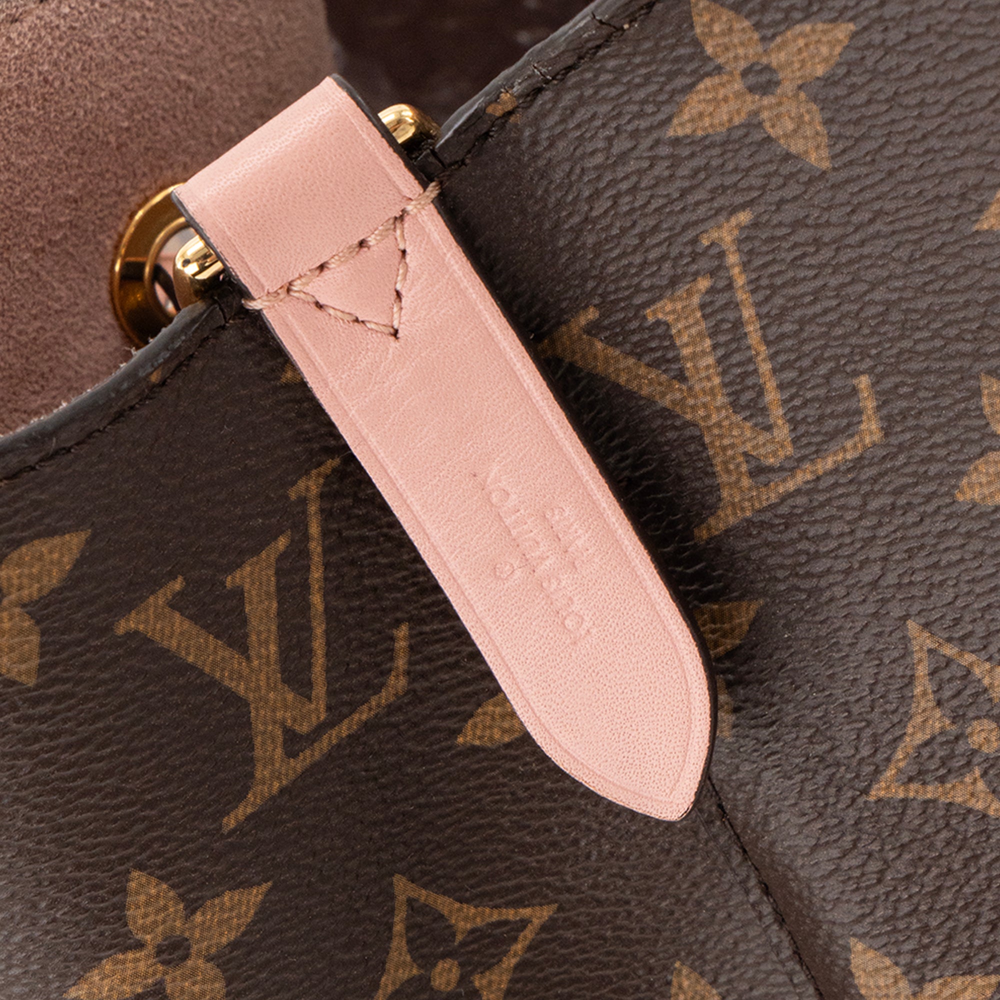 LOUIS VUITTON - Sac à bandoulière NeoNoe Louis Vuitton en toile enduite monogrammée et cuir rose