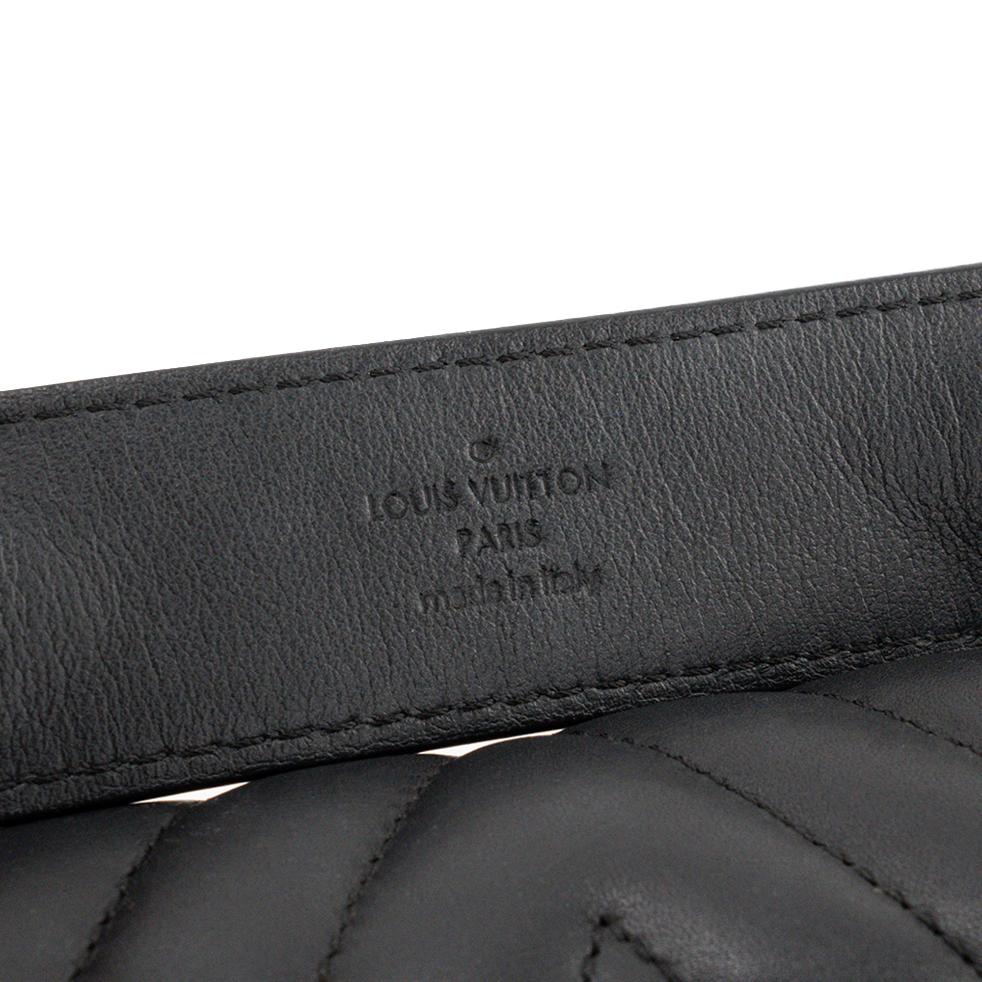 LOUIS VUITTON - Sac à bandoulière New Wave Louis Vuitton en cuir matelassé noir