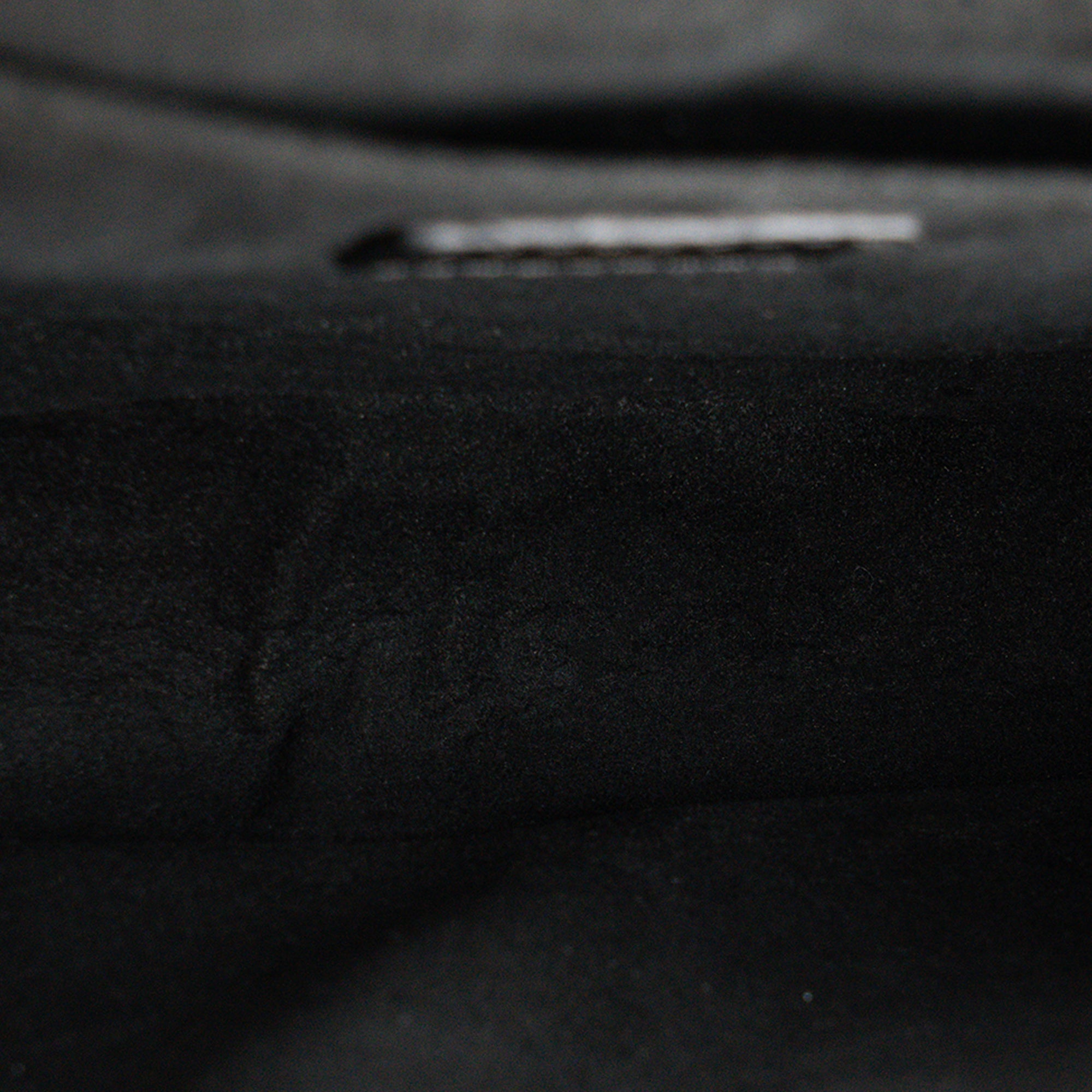LOUIS VUITTON - Sac à bandoulière New Wave Louis Vuitton en cuir matelassé noir