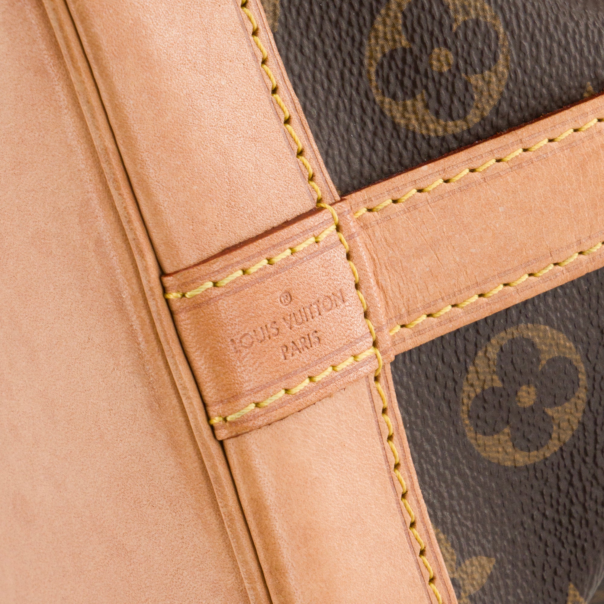 LOUIS VUITTON - Sac à bandoulière Noé BB Louis Vuitton en toile enduite monogrammée marron