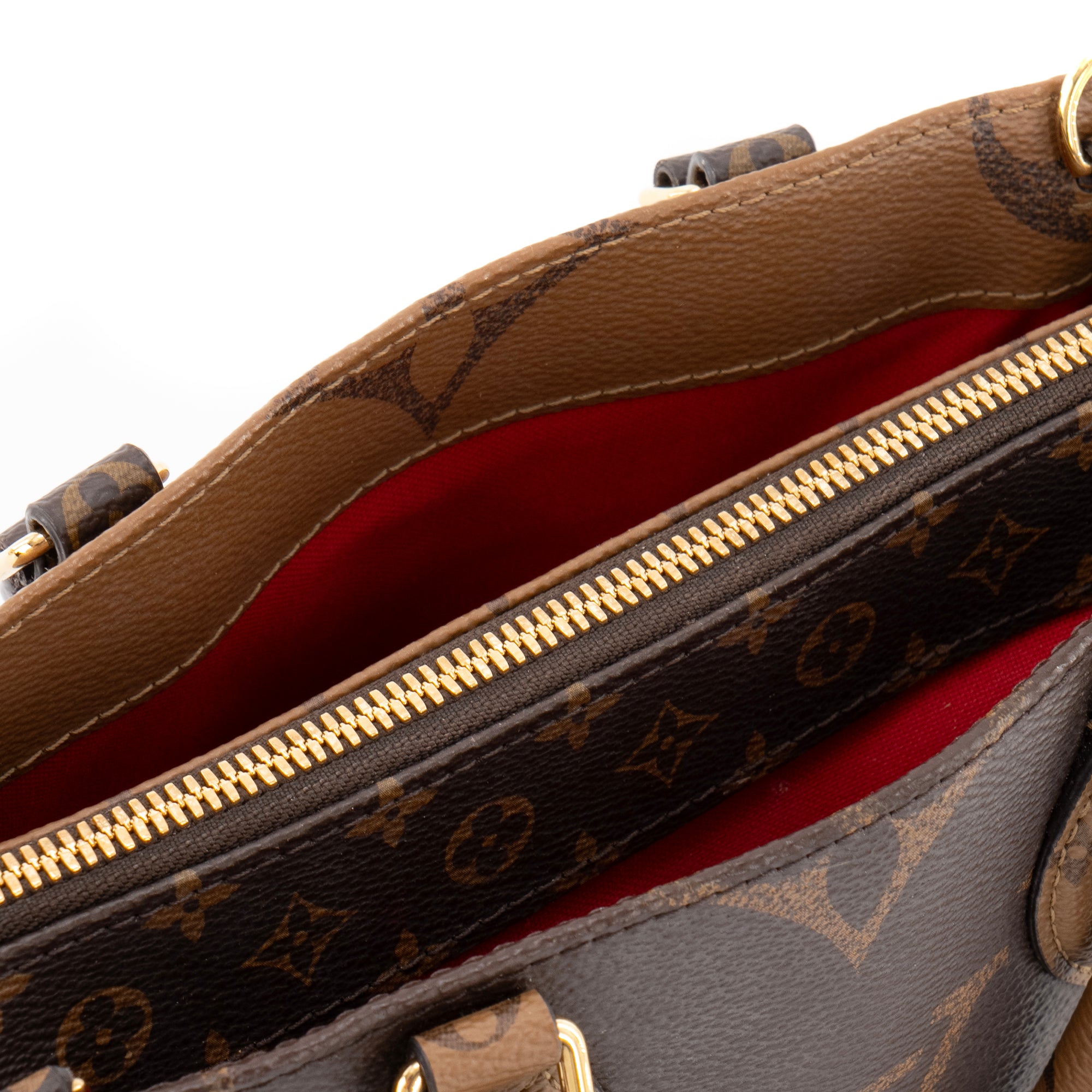 LOUIS VUITTON - Sac à bandoulière Onthego East West Louis Vuitton en toile enduite monogrammée