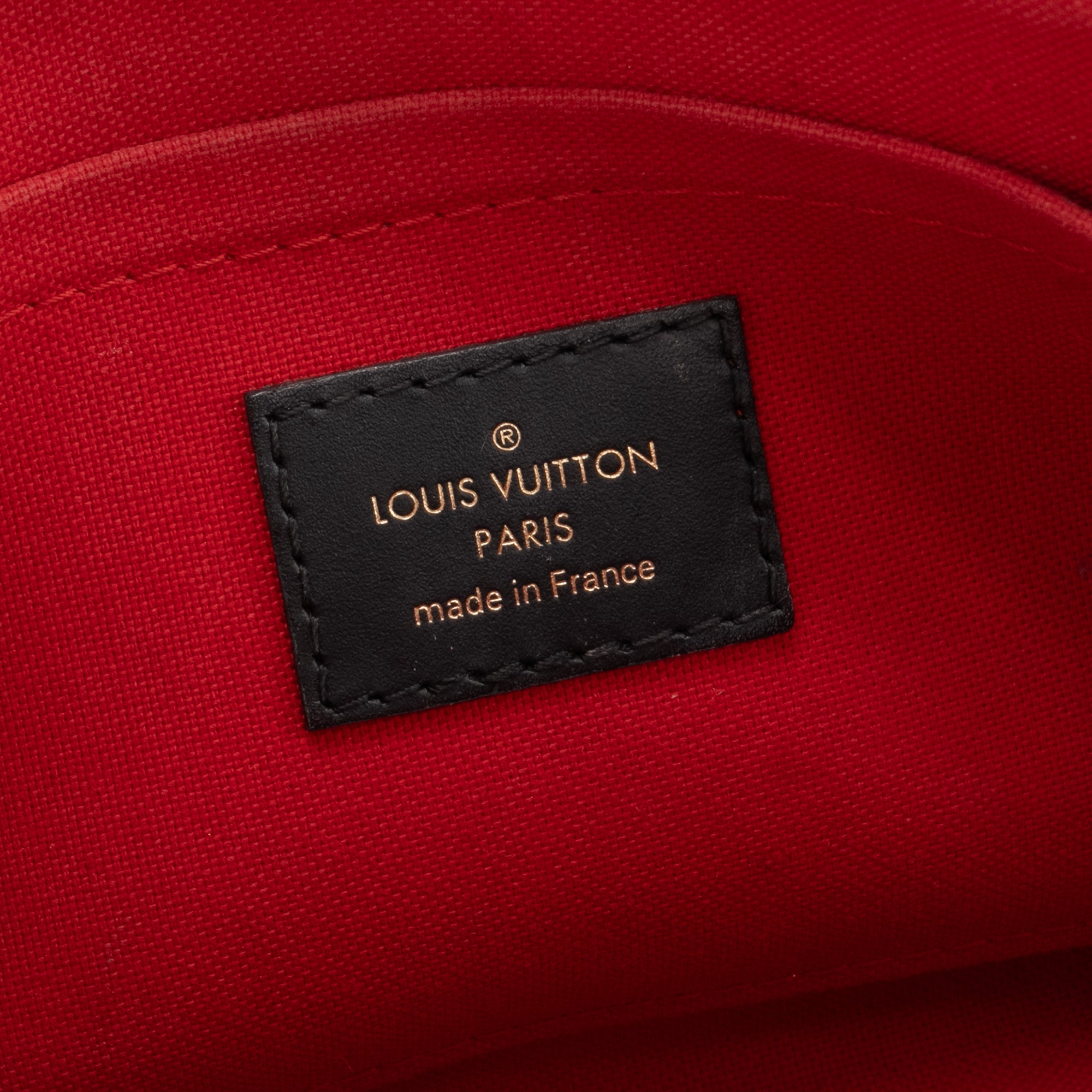 LOUIS VUITTON - Sac à bandoulière Onthego East West Louis Vuitton en toile enduite monogrammée