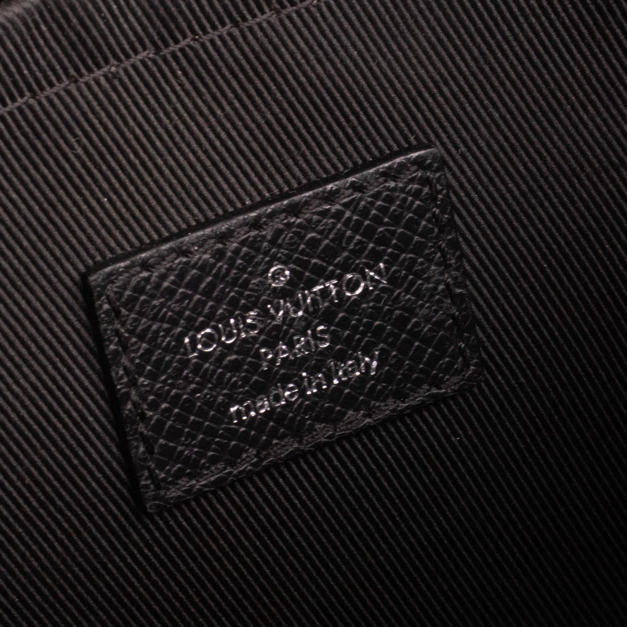 LOUIS VUITTON - Sac à bandoulière Outdoor Messenger Louis Vuitton en cuir noir et toile enduite monogrammée éclipse
