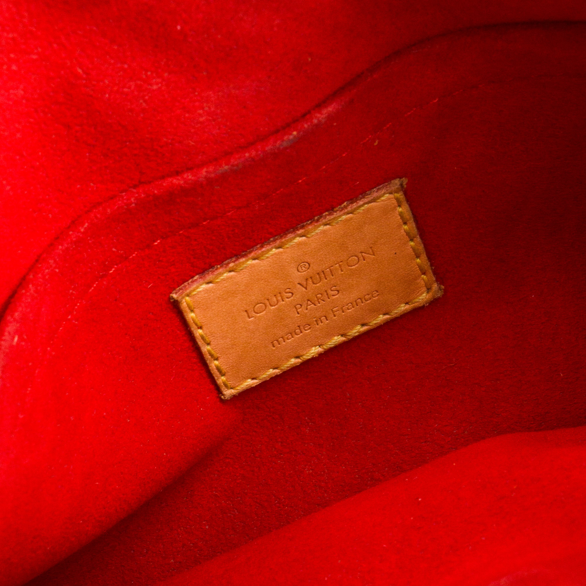LOUIS VUITTON - Sac à bandoulière Pallas BB Louis Vuitton en toile enduite monogrammée et cuir grainé rouge
