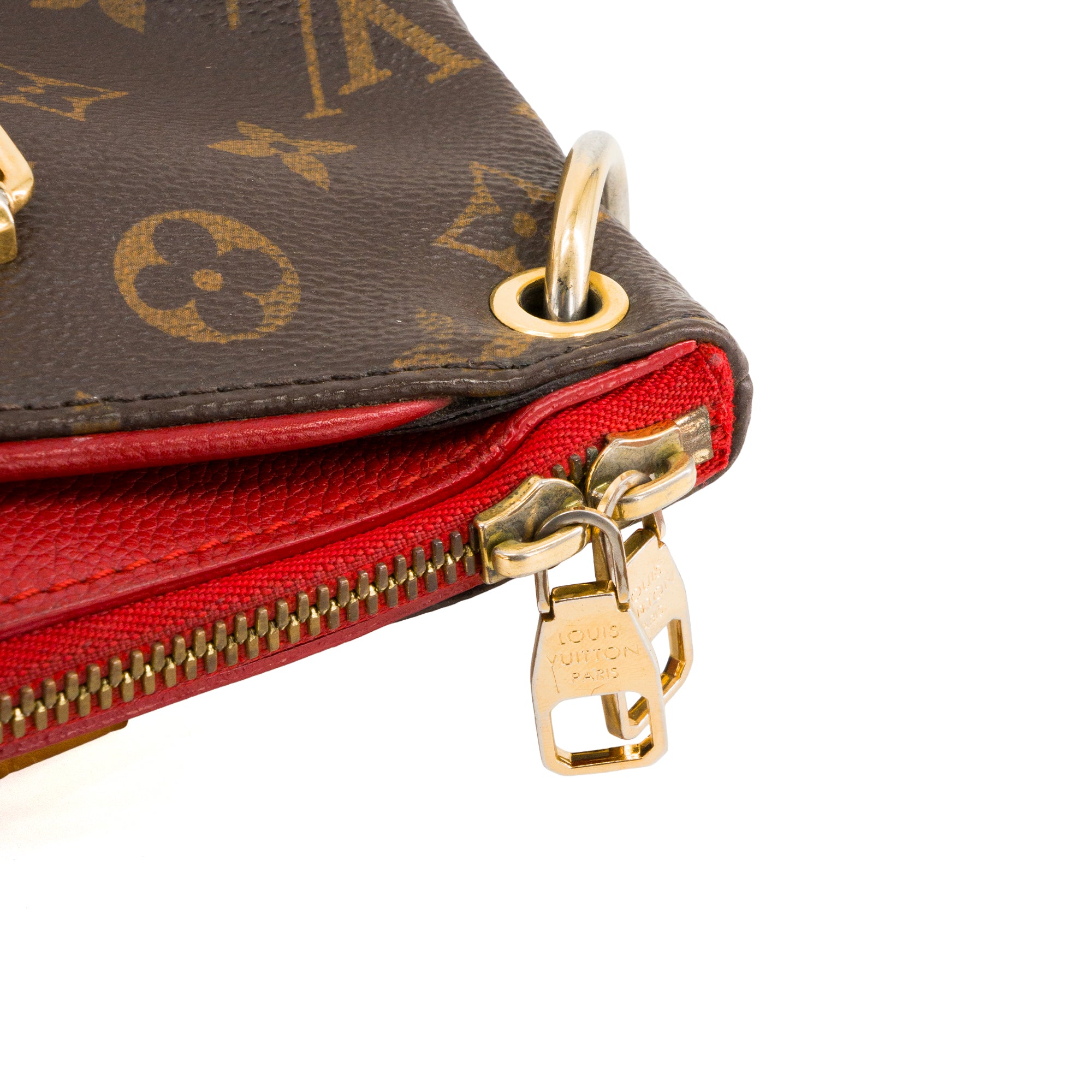 LOUIS VUITTON - Sac à bandoulière Pallas BB Louis Vuitton en toile enduite monogrammée et cuir grainé rouge