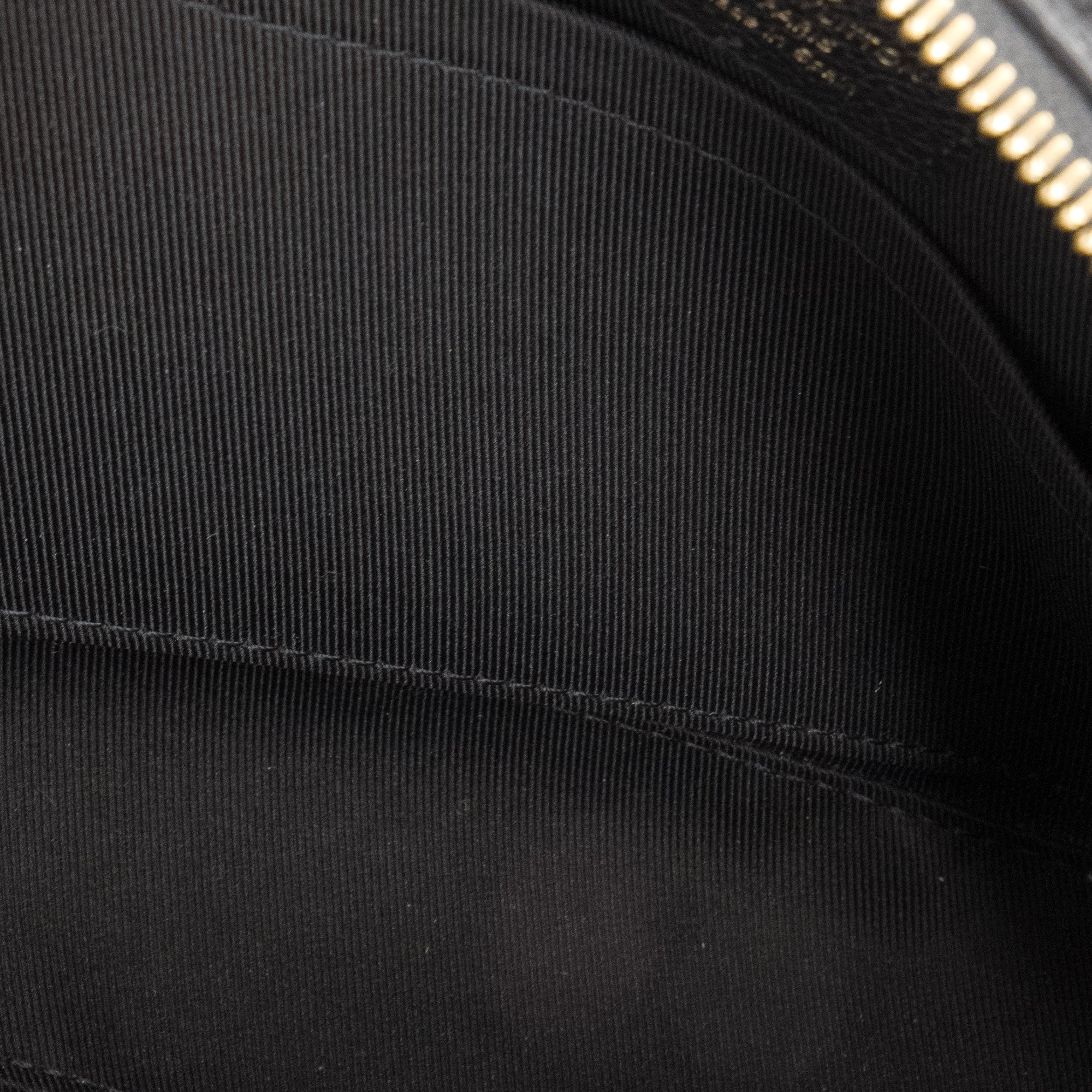 LOUIS VUITTON - Sac à bandoulière Saintonge Louis Vuitton en cuir empreinte noir