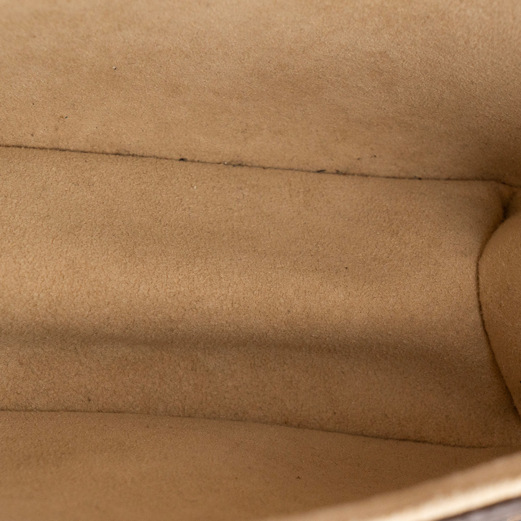 LOUIS VUITTON - Sac à bandoulière Saumur BB Louis Vuitton en toile enduite monogrammée