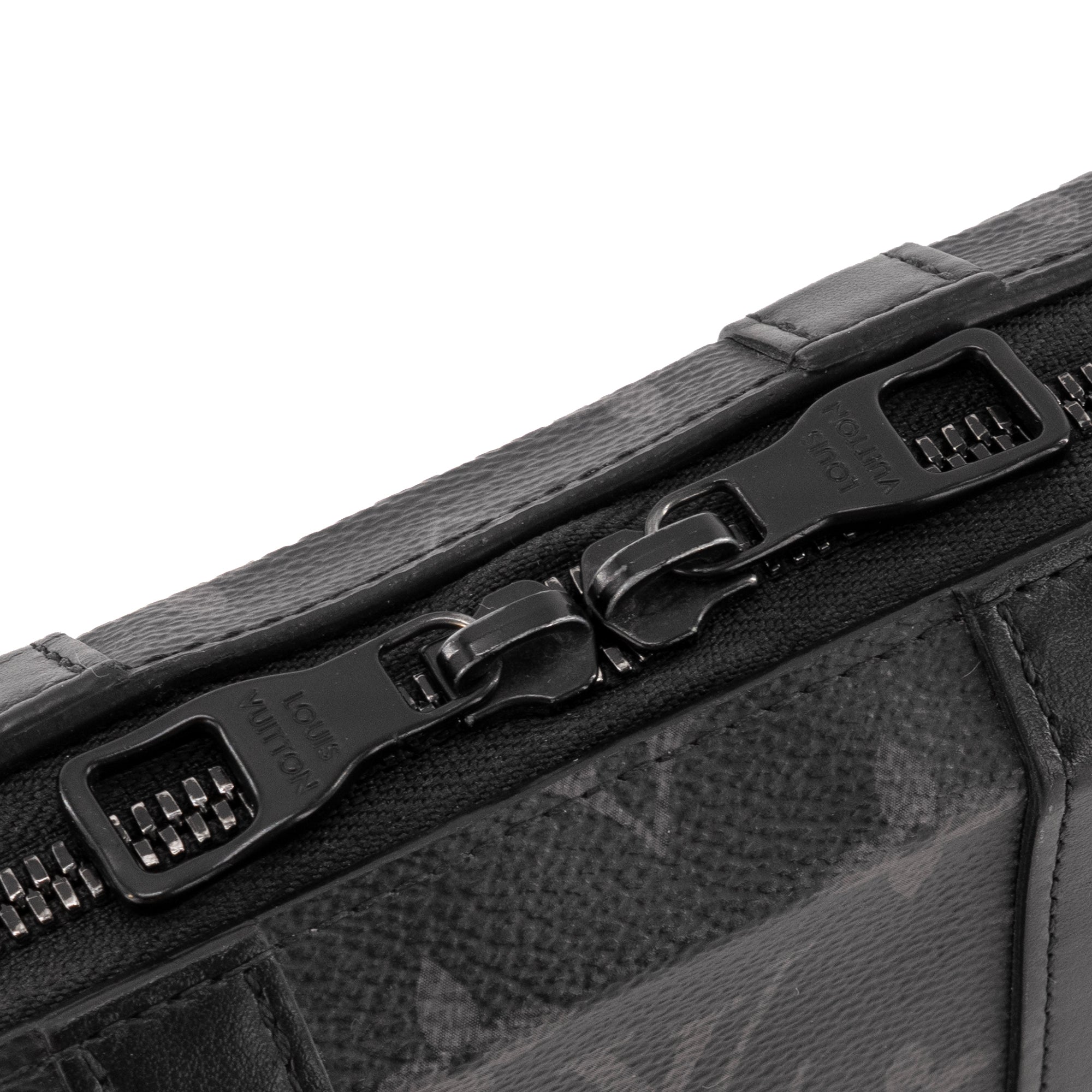 LOUIS VUITTON - Sac à bandoulière Soft Trunk Louis Vuitton en toile enduite monogrammée éclipse