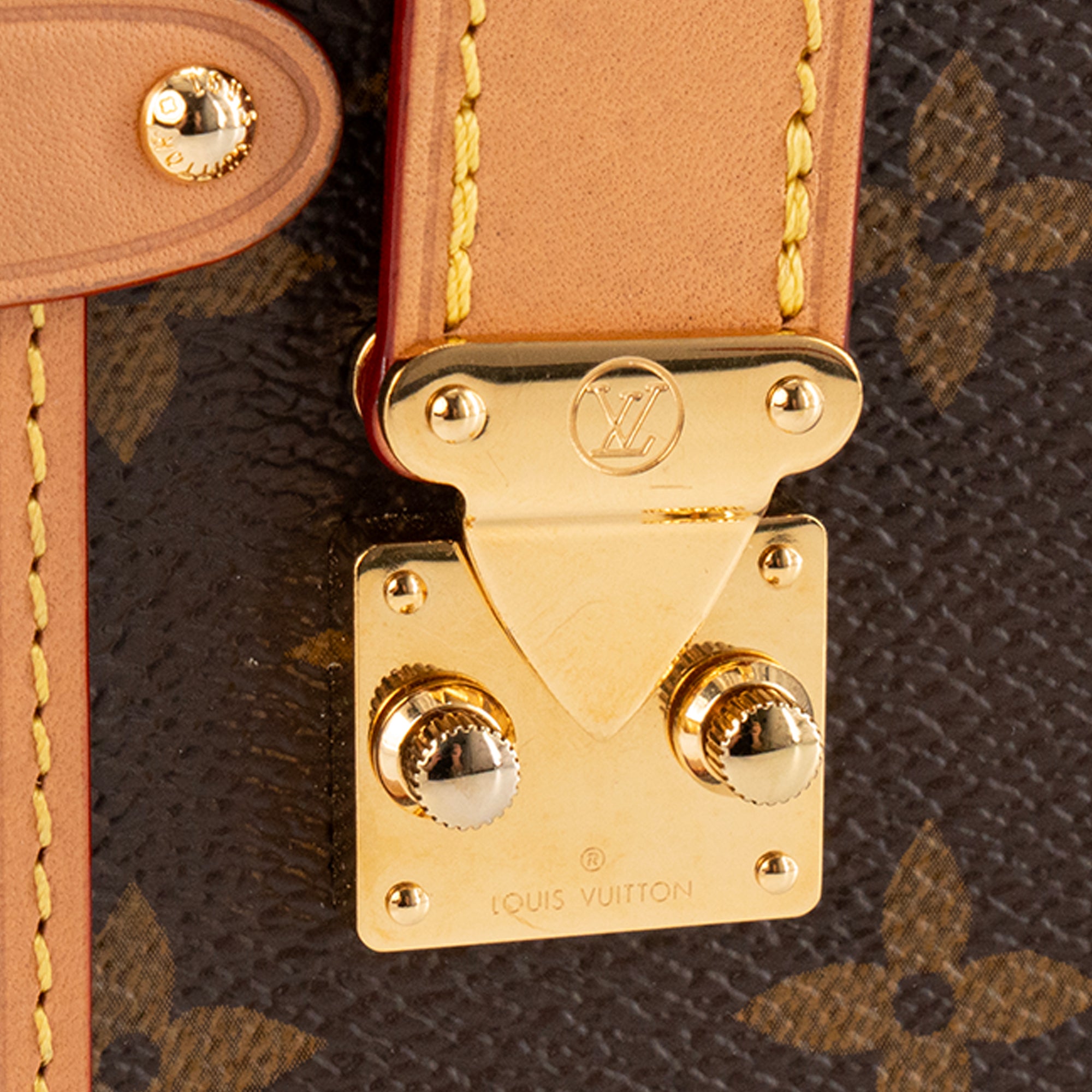 LOUIS VUITTON - Sac à bandoulière Side Trunk MM Louis Vuitton en toile enduite monogrammée marron