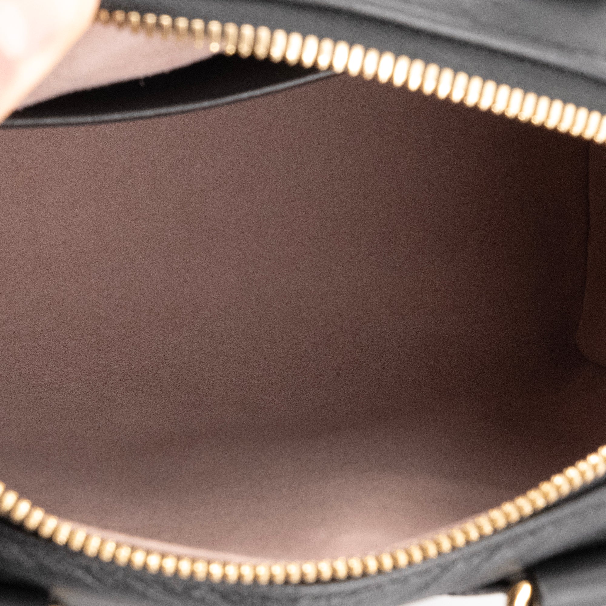 LOUIS VUITTON - Sac à bandoulière Speedy 22 Louis Vuitton en cuir embossé noir édition limitée