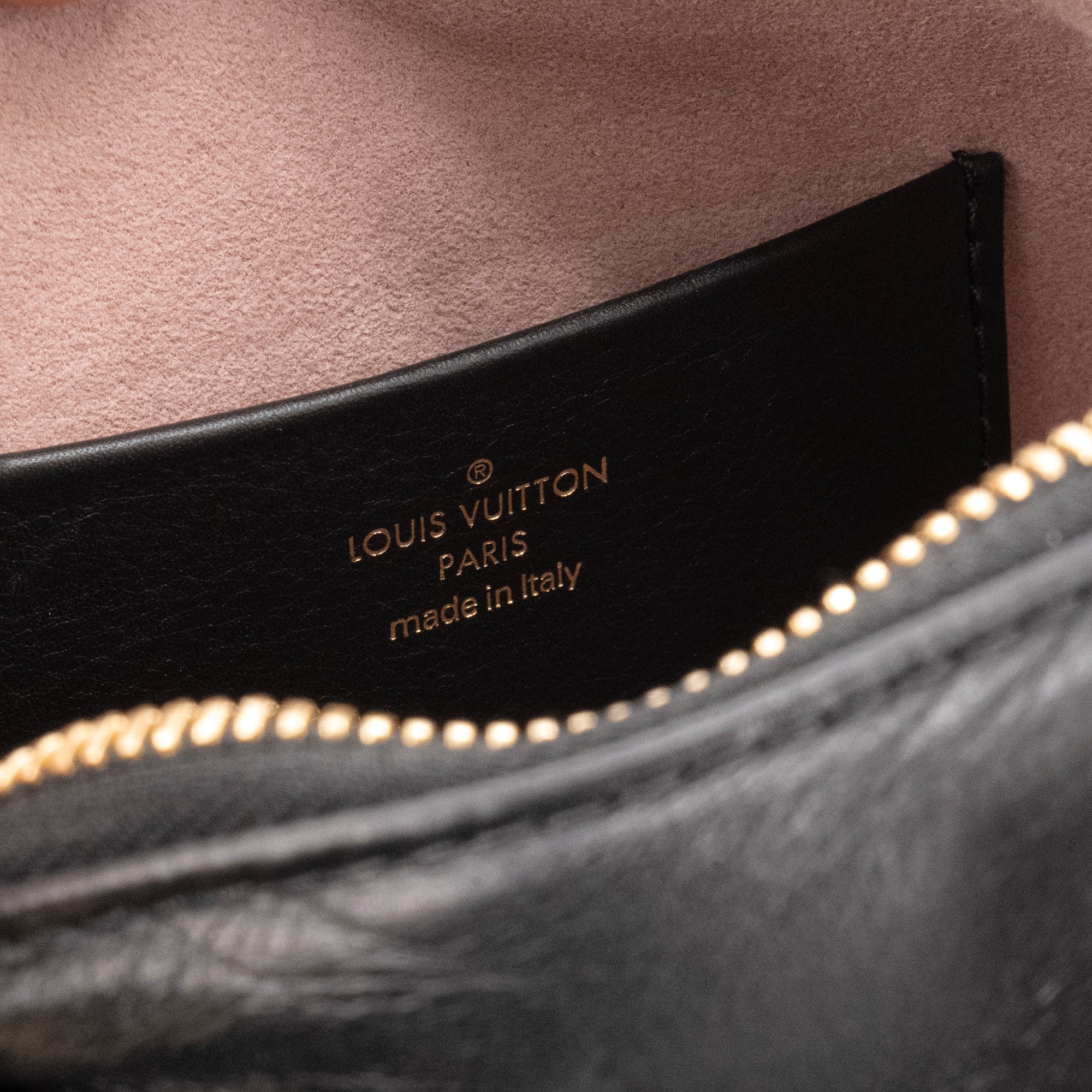 LOUIS VUITTON - Sac à bandoulière Speedy 22 Louis Vuitton en cuir embossé noir édition limitée