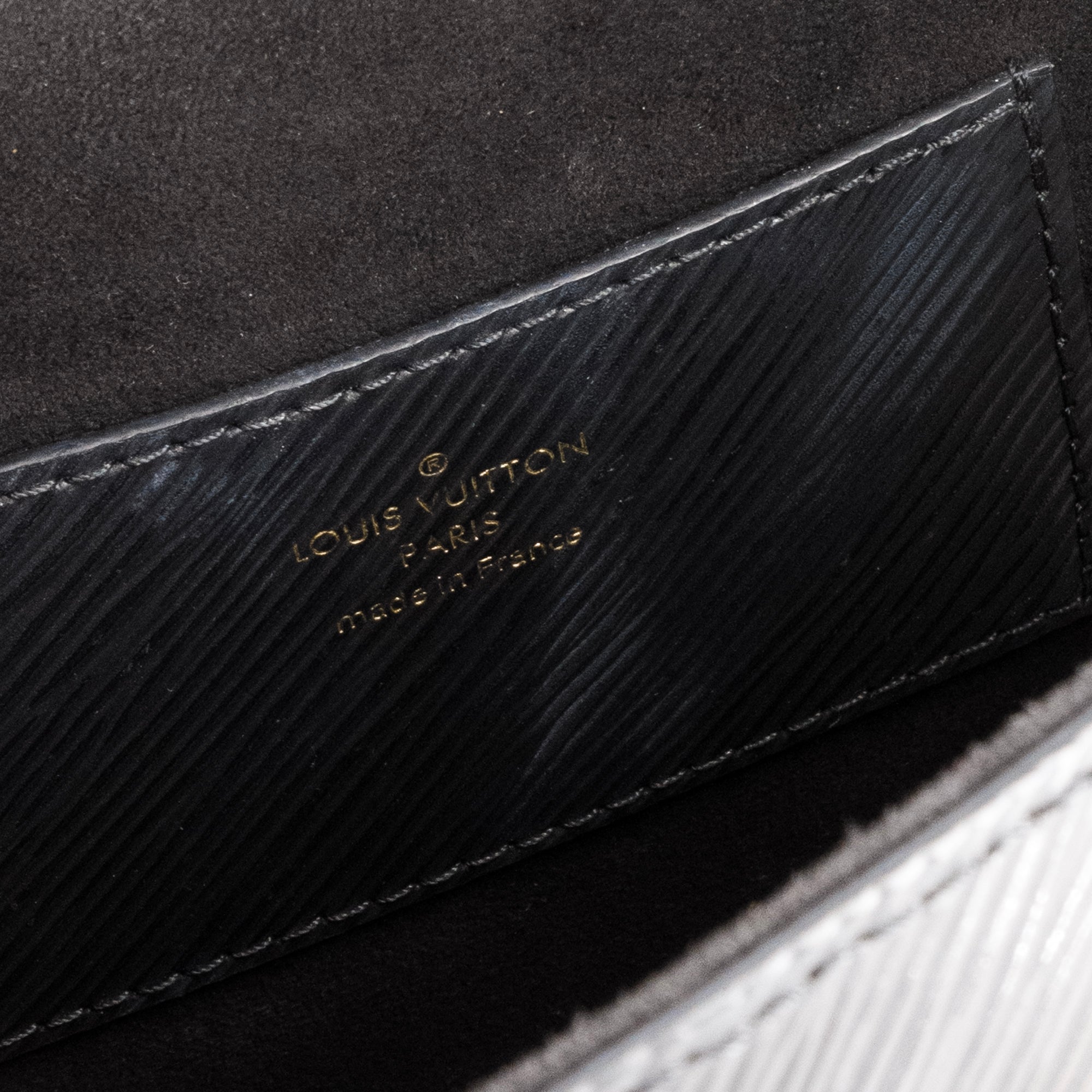 LOUIS VUITTON - Sac à bandoulière Twist MM Louis Vuitton en cuir épi bleu marine