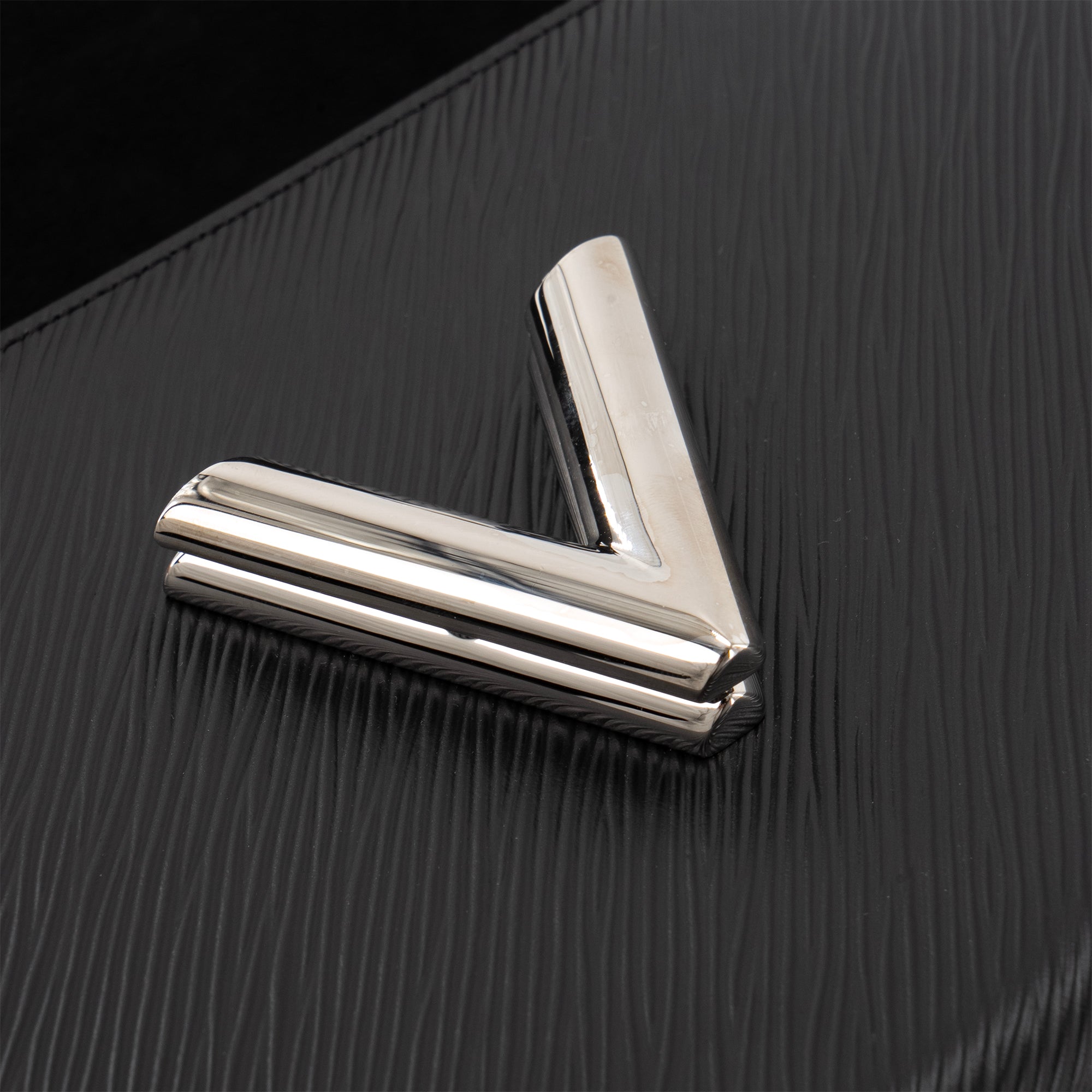 LOUIS VUITTON - Sac à bandoulière Twist MM Louis Vuitton en cuir épi noir