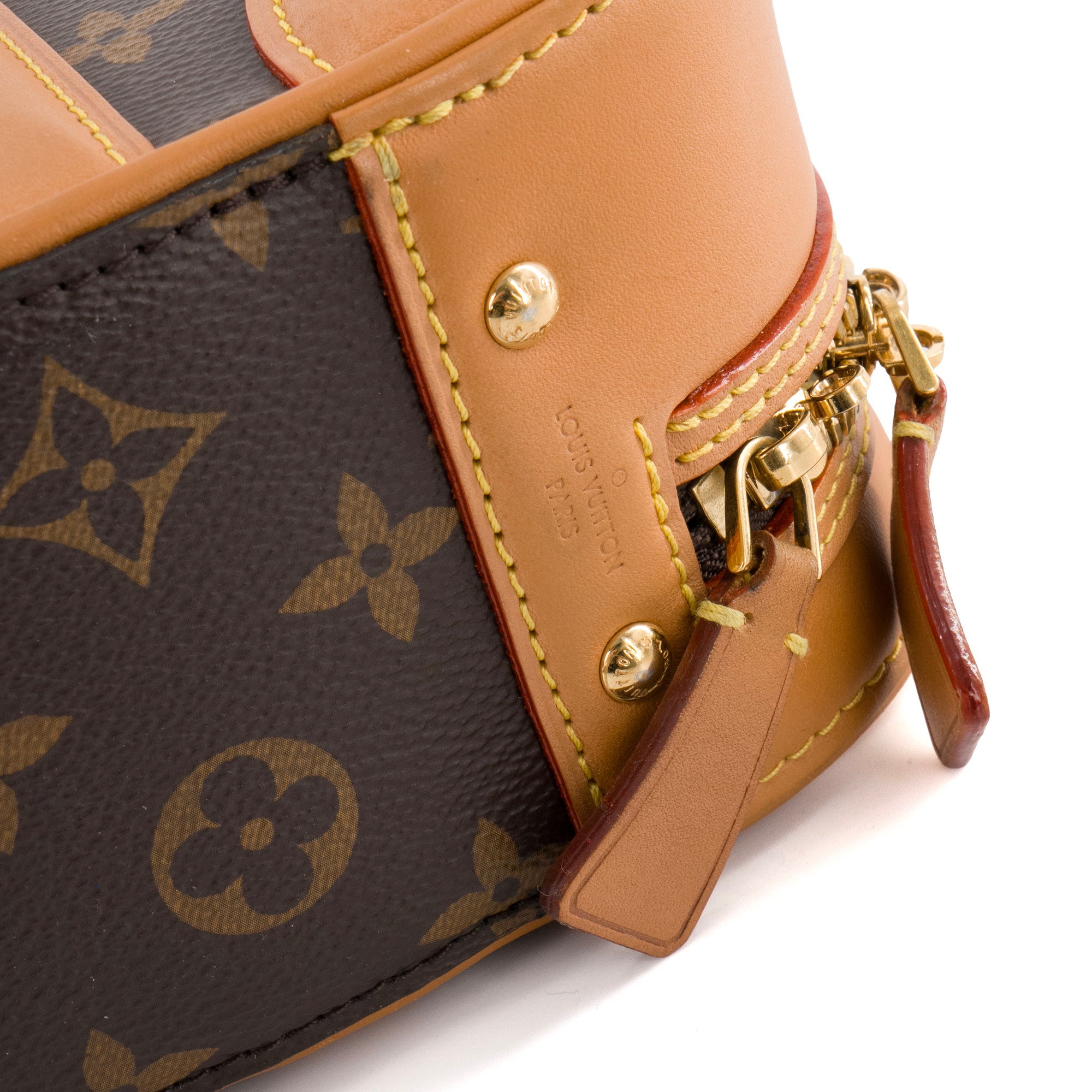 LOUIS VUITTON - Sac à bandoulière Valisette Louis Vuitton en toile enduite monogrammée et cuir marron