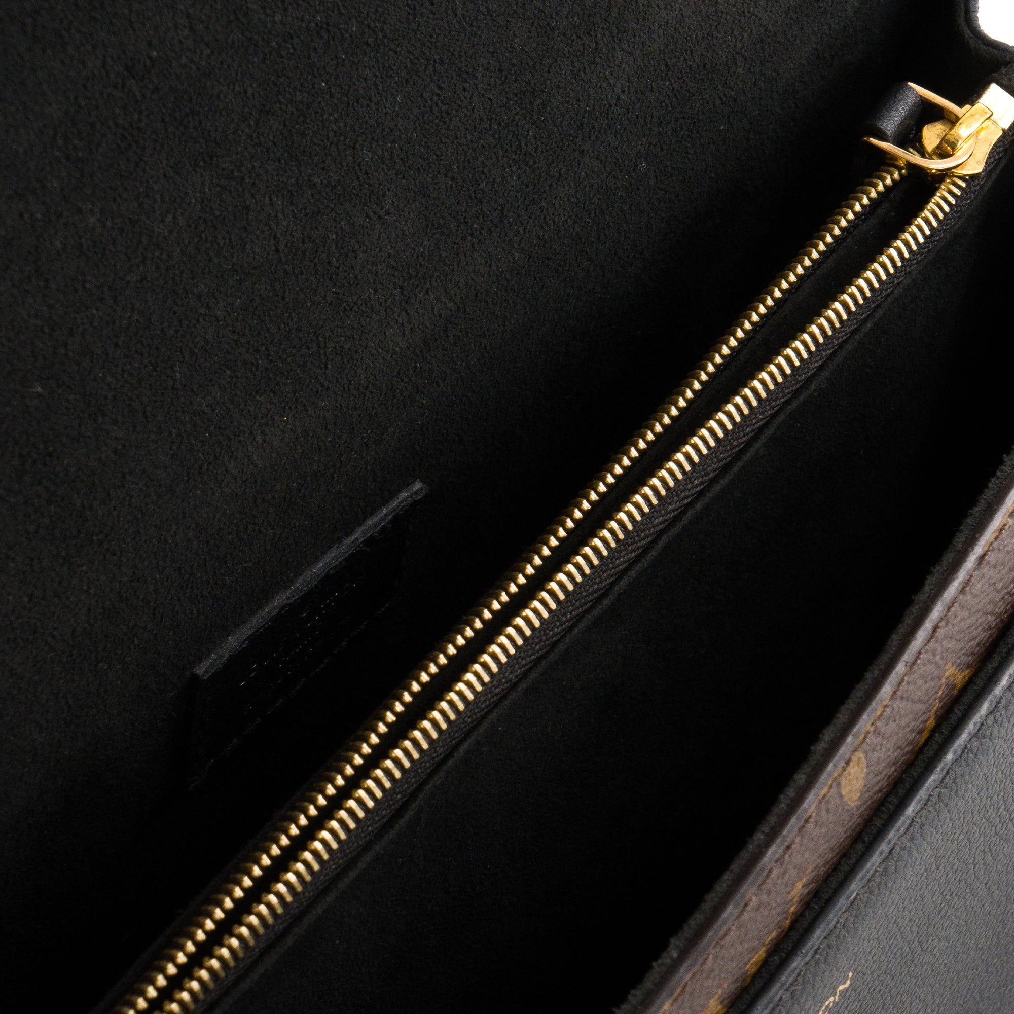 LOUIS VUITTON - Sac à bandoulière Victoire Louis Vuitton en toile enduite monogrammée et cuir