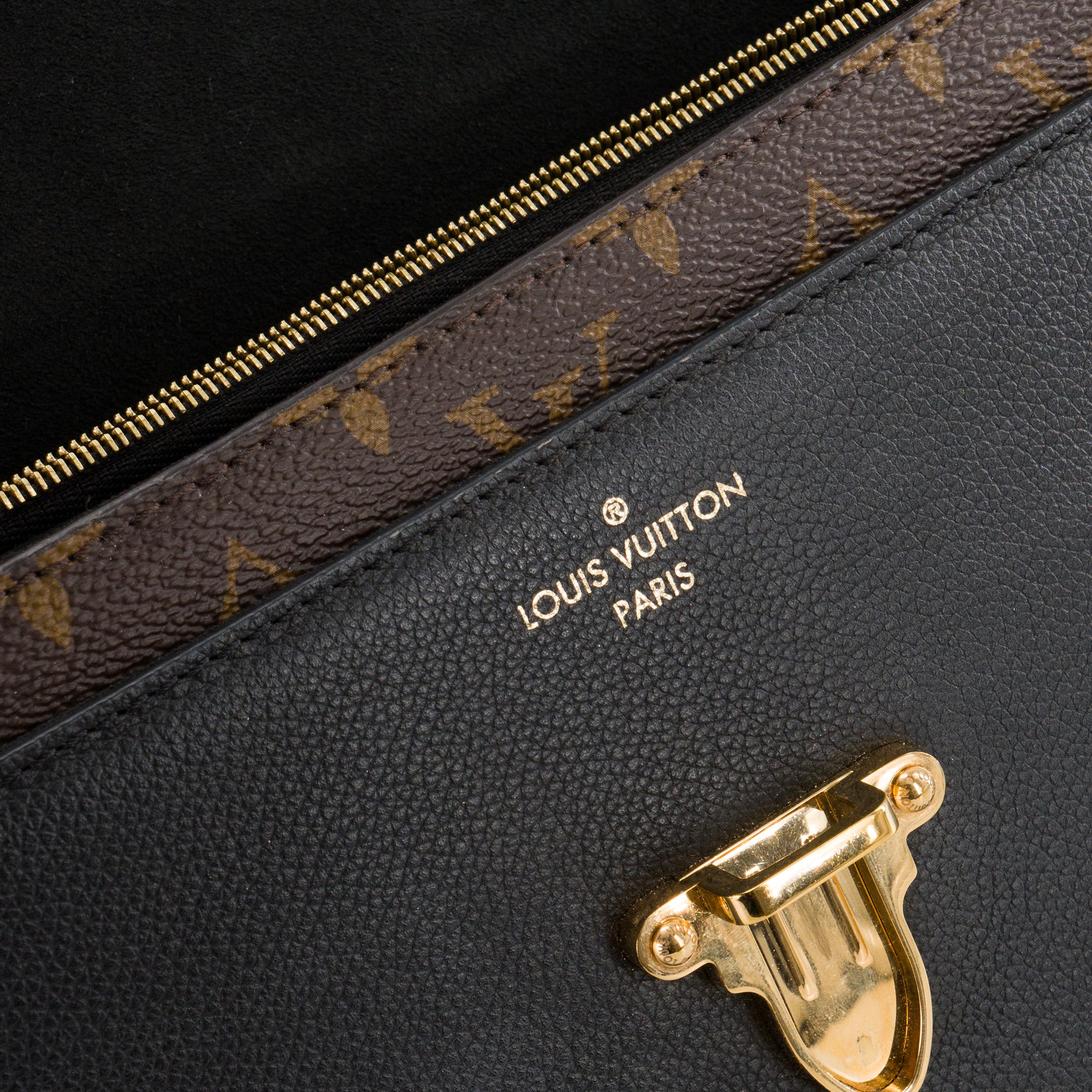 LOUIS VUITTON - Sac à bandoulière Victoire Louis Vuitton en toile enduite monogrammée et cuir