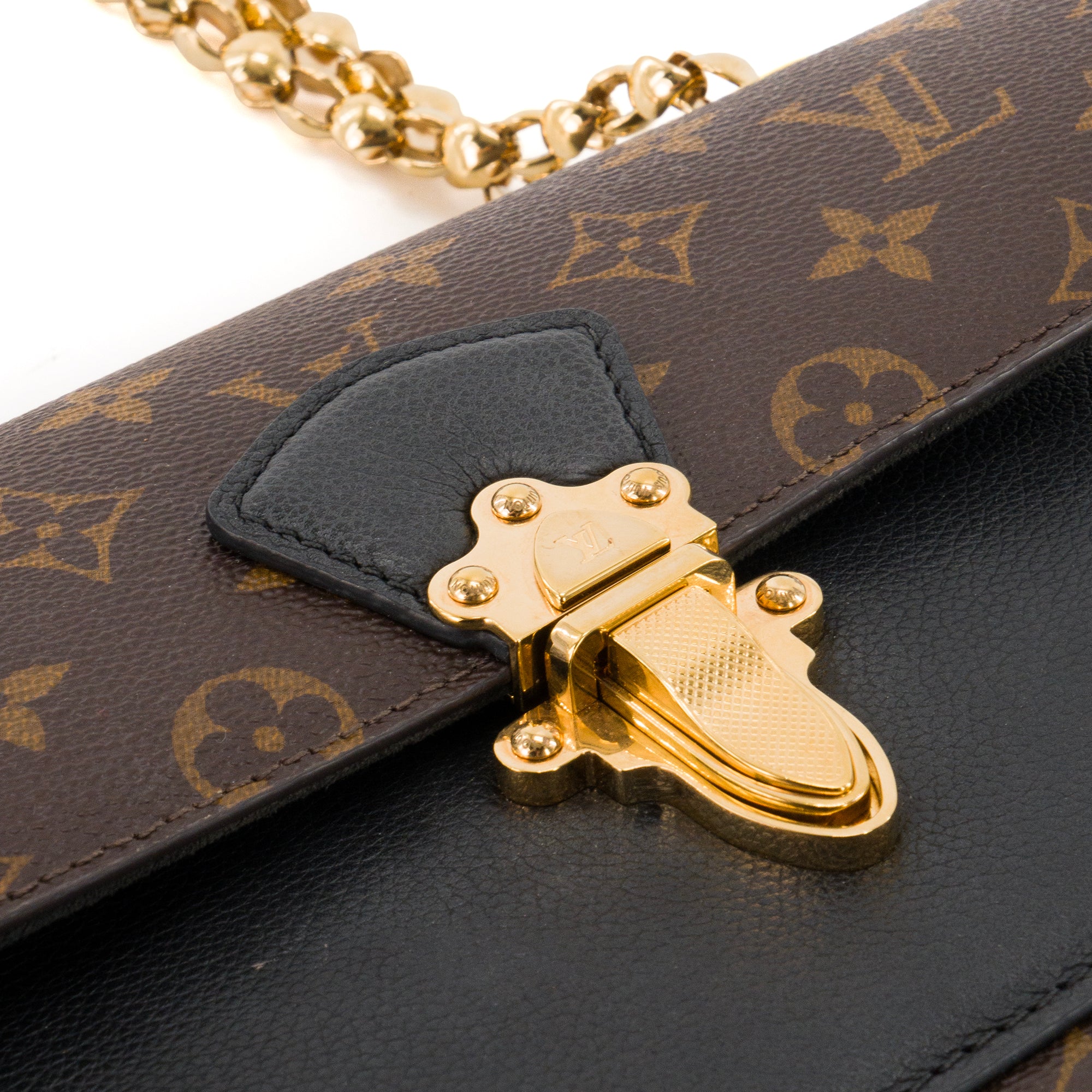 LOUIS VUITTON - Sac à bandoulière Victoire Louis Vuitton en toile enduite monogrammée et cuir