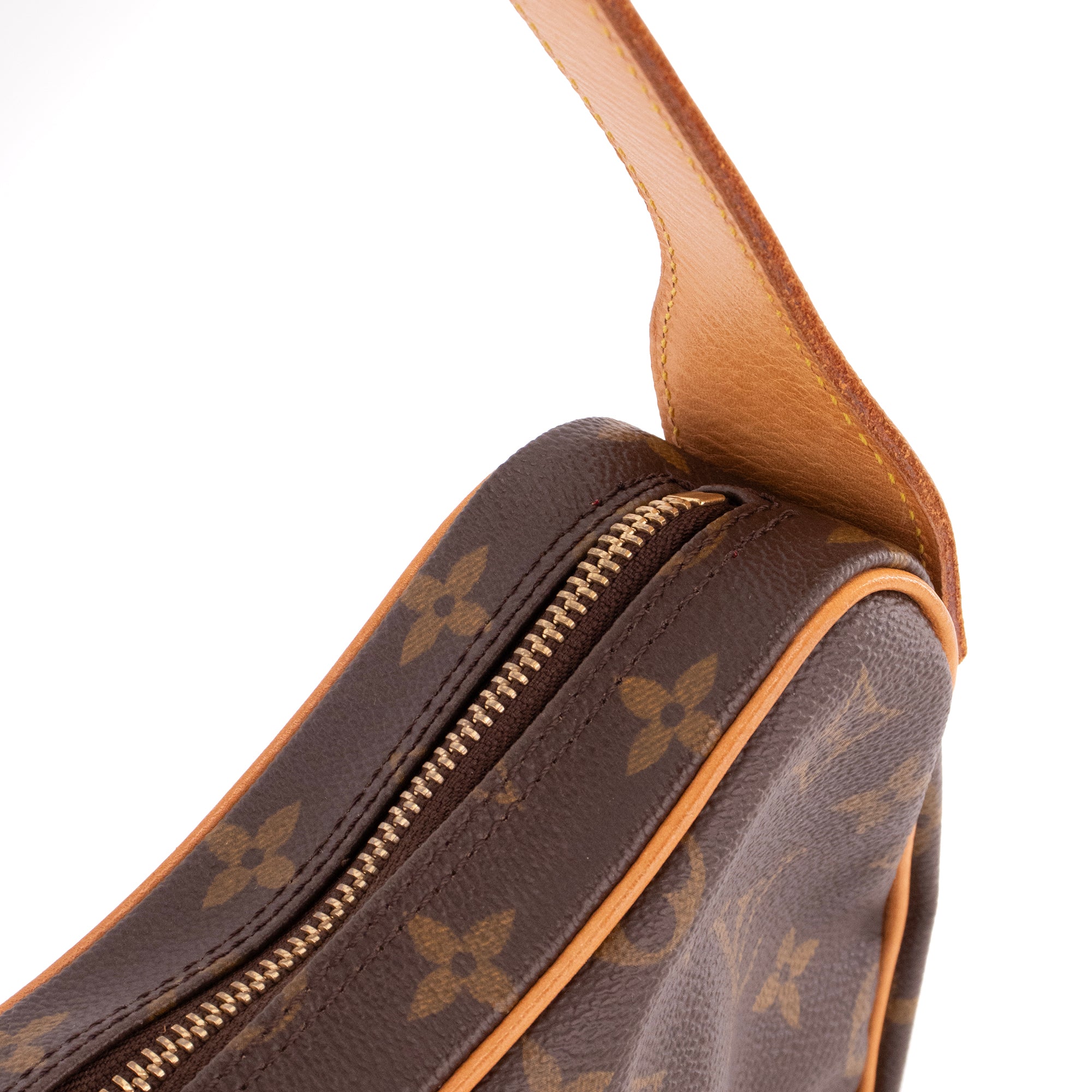LOUIS VUITTON - Sac à épaule Croissant Louis Vuitton en toile enduite monogrammée vintage