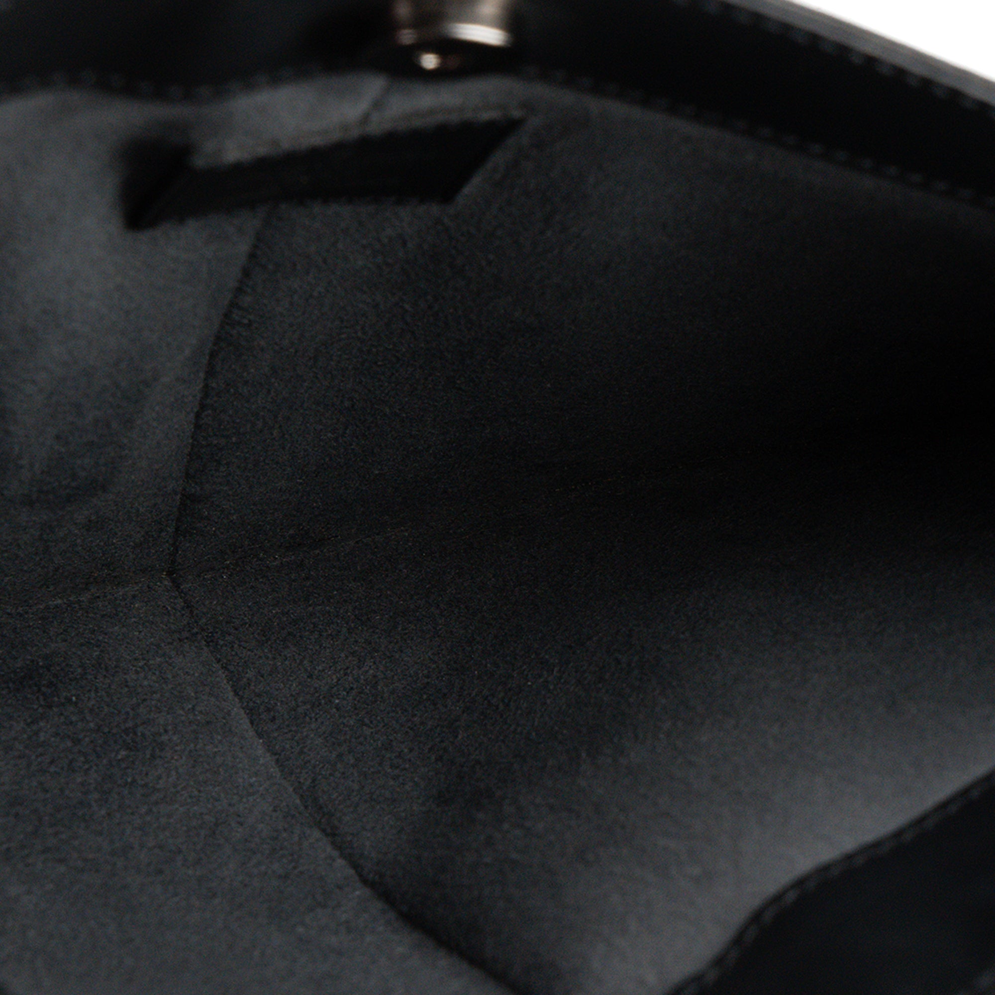 LOUIS VUITTON - Sac à épaule Demi Lune Louis Vuitton en cuir épi noir