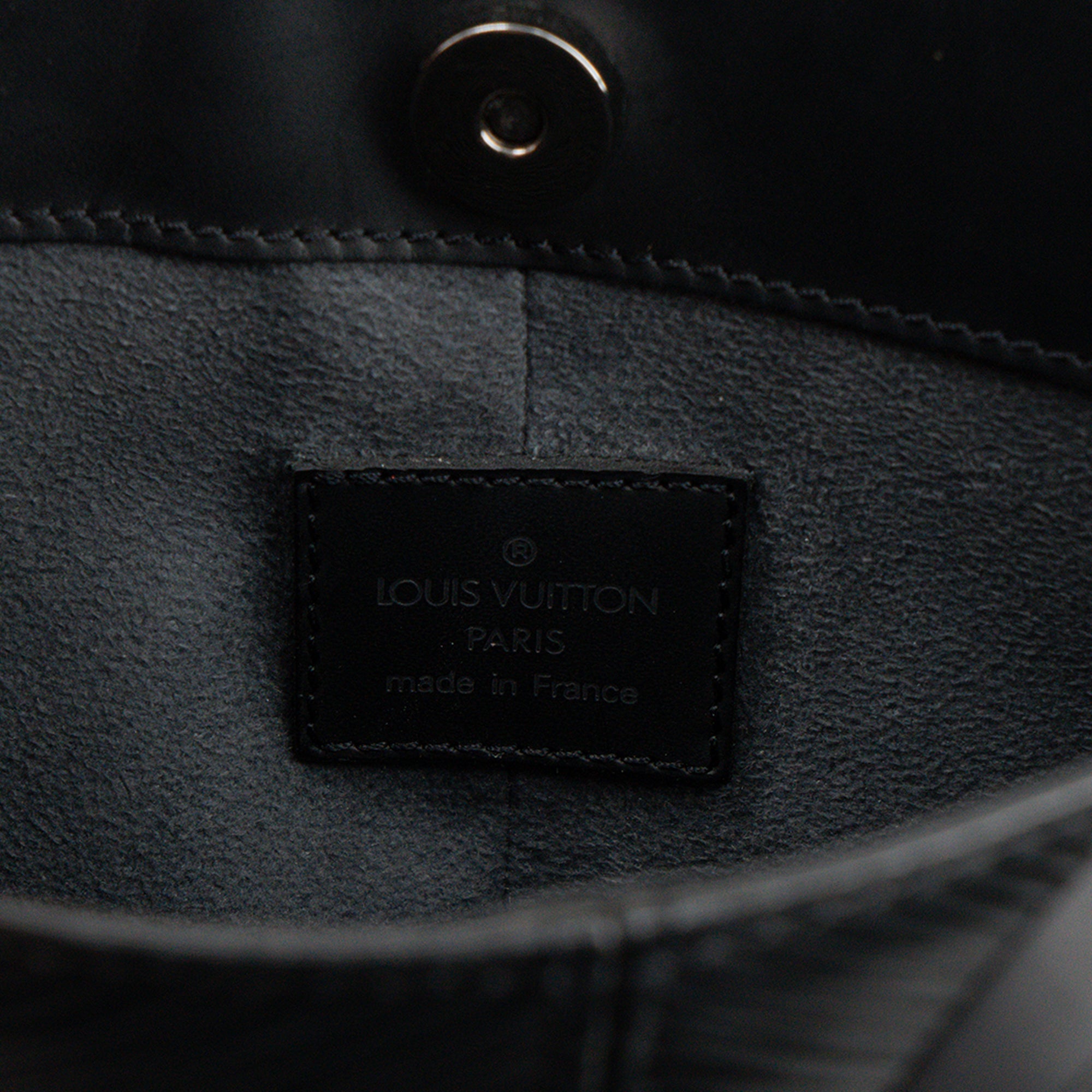 LOUIS VUITTON - Sac à épaule Demi Lune Louis Vuitton en cuir épi noir