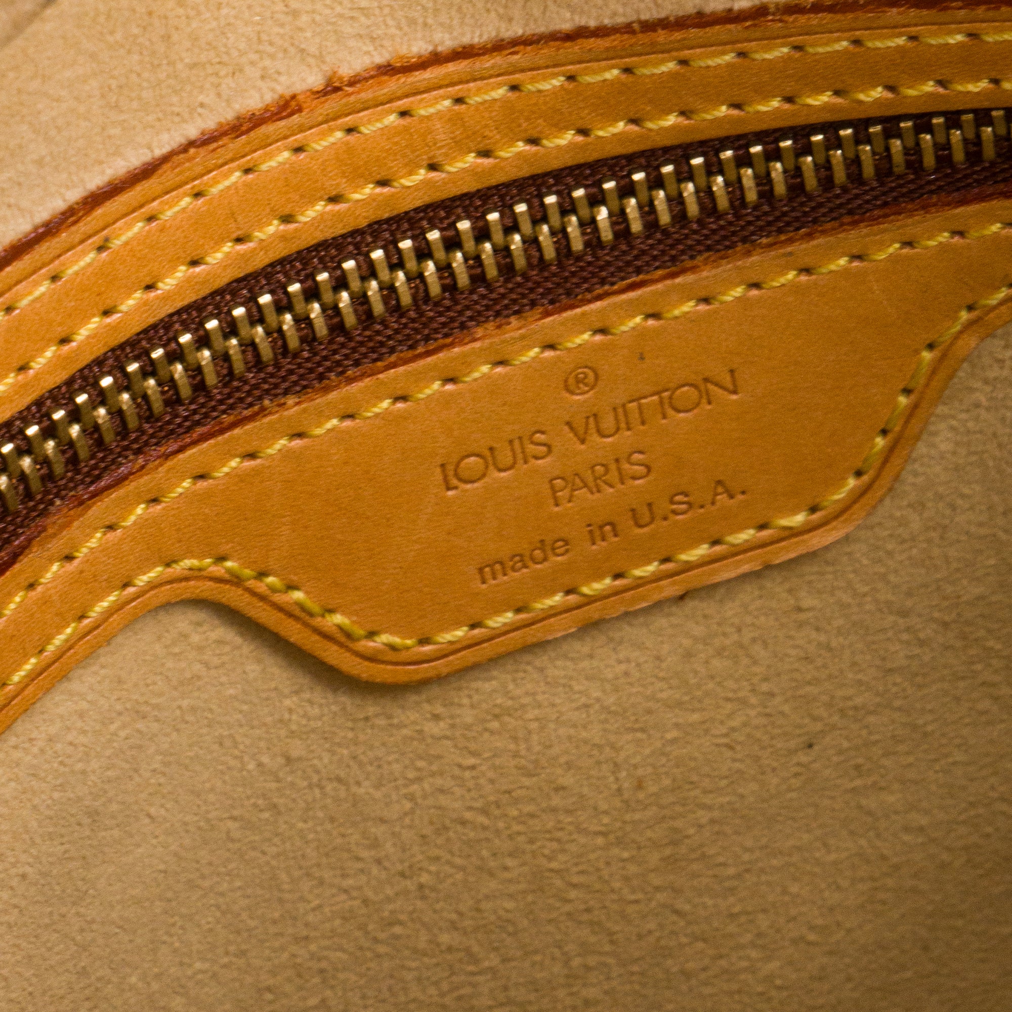 LOUIS VUITTON - Sac à épaule Looping Louis Vuitton en toile enduite vintage