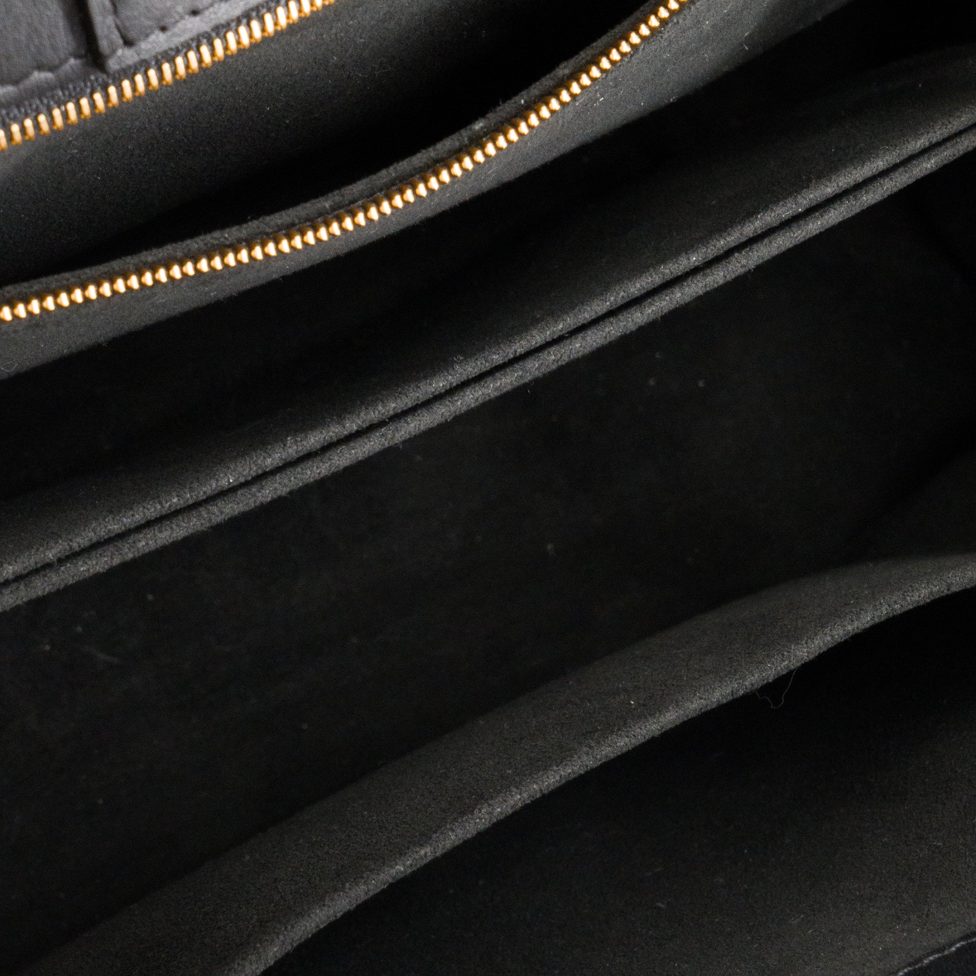 LOUIS VUITTON - Sac à épaule New Wave Louis Vuitton en cuir lisse noir