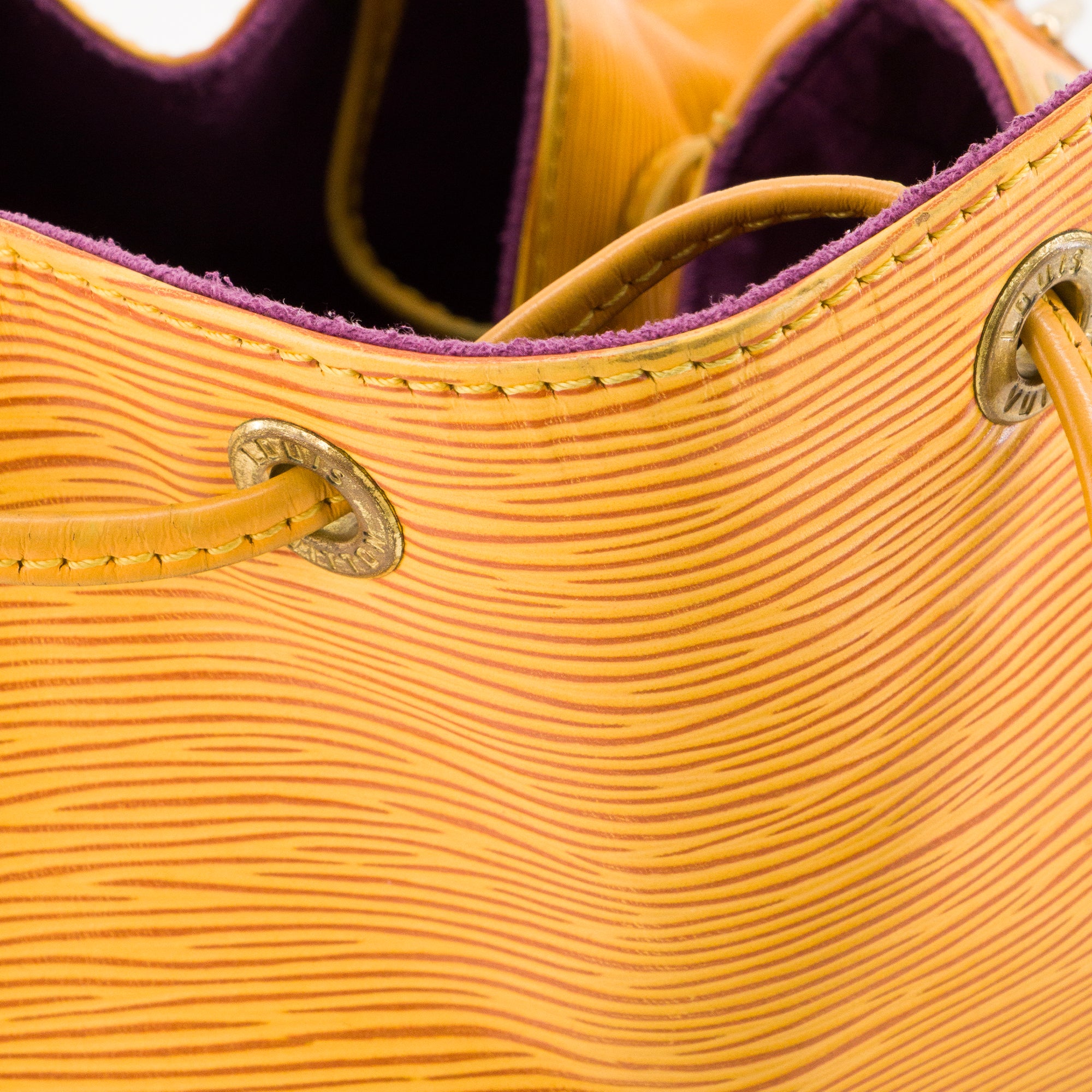 LOUIS VUITTON - Sac à épaule Noé Louis Vuitton en cuir épi jaune vintage