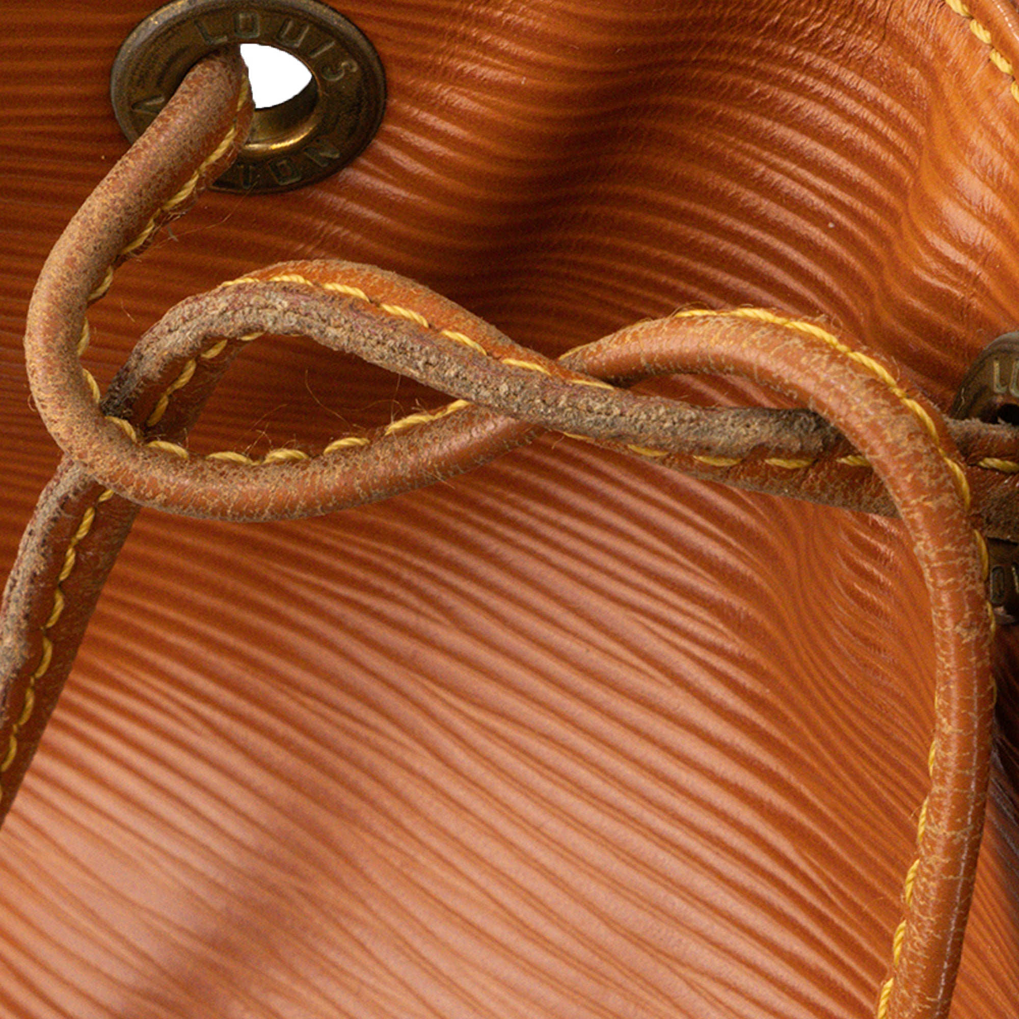 LOUIS VUITTON - Sac à épaule Noé PM Louis Vuitton en cuir épi marron vintage