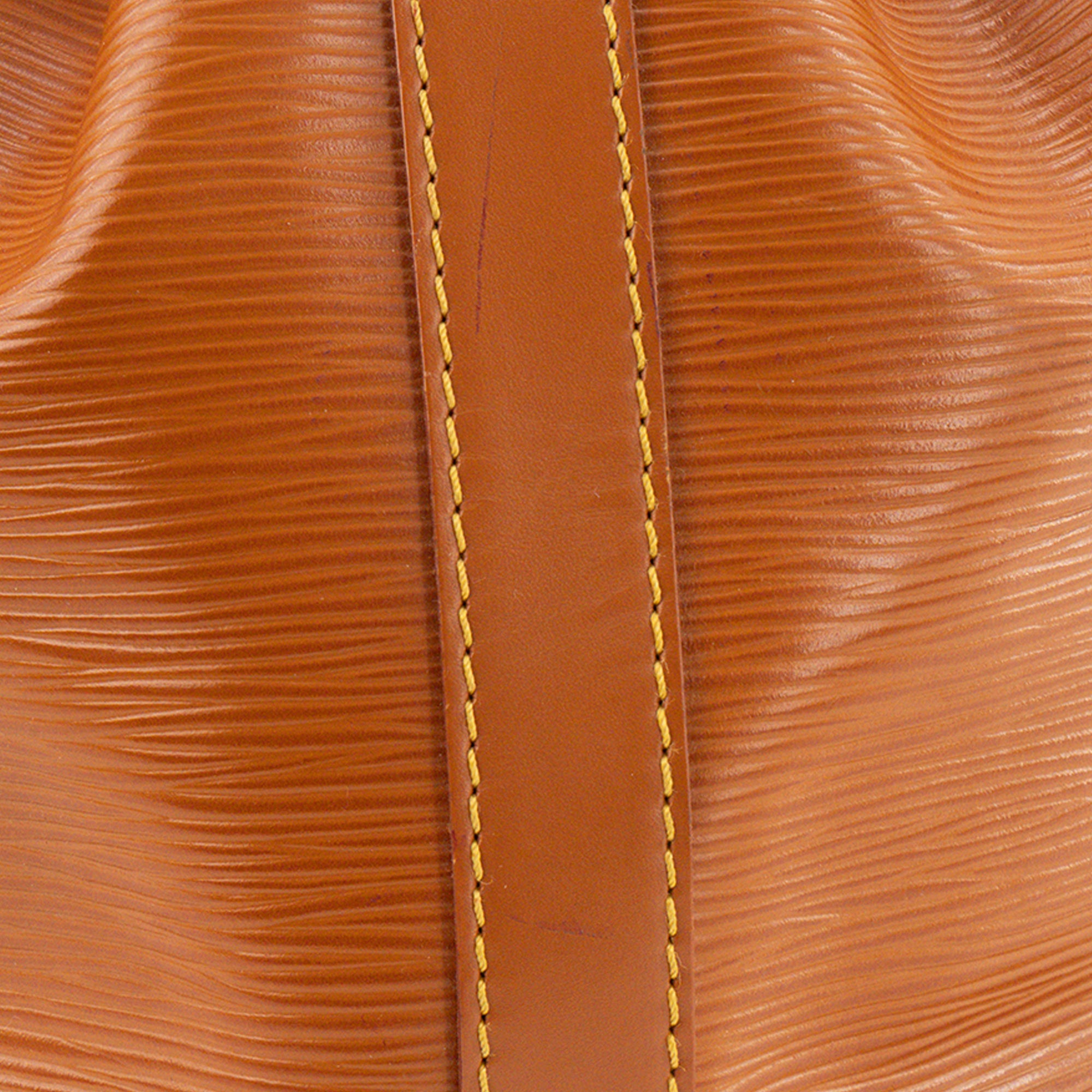 LOUIS VUITTON - Sac à épaule Noé PM Louis Vuitton en cuir épi marron vintage