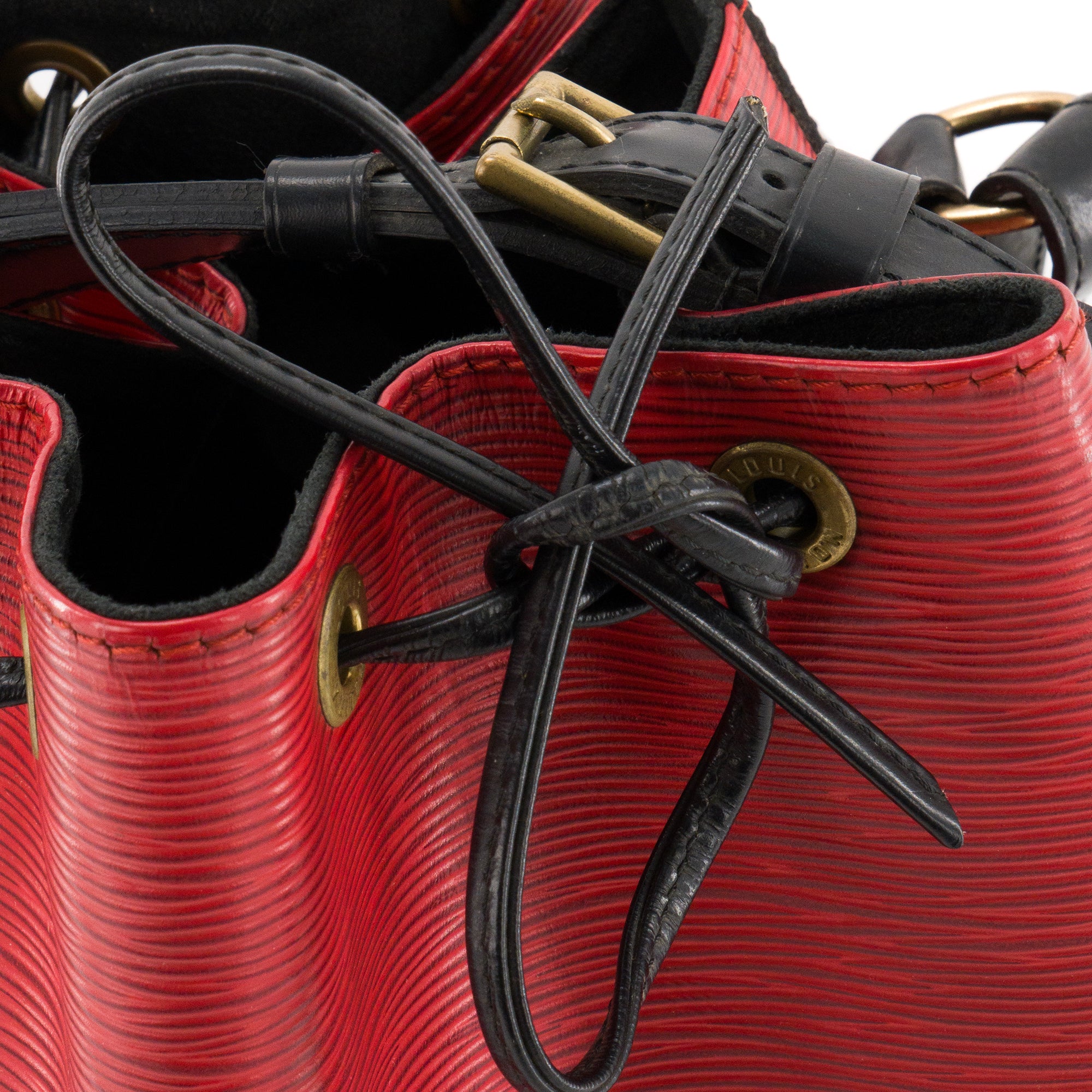 LOUIS VUITTON - Sac à épaule Noé Louis Vuitton en cuir épi rouge et noir vintage