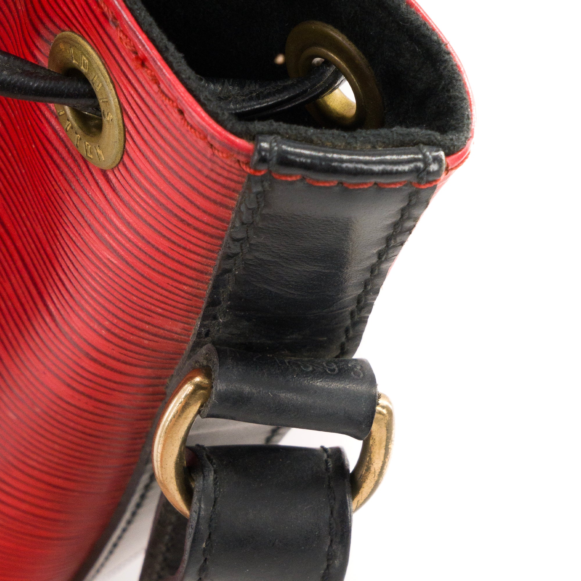 LOUIS VUITTON - Sac à épaule Noé Louis Vuitton en cuir épi rouge et noir vintage