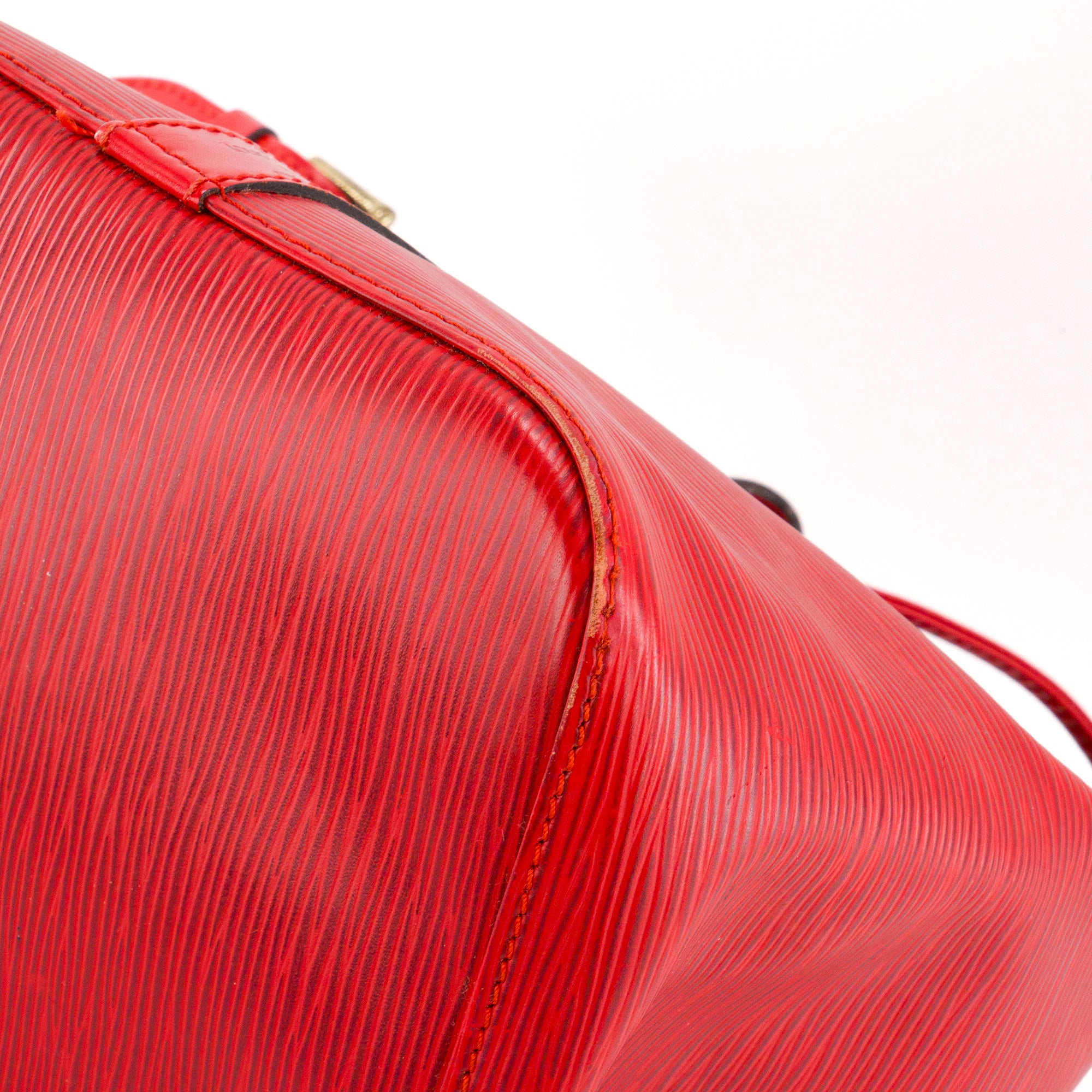 LOUIS VUITTON - Sac à épaule Noé Louis Vuitton en cuir épi rouge vintage