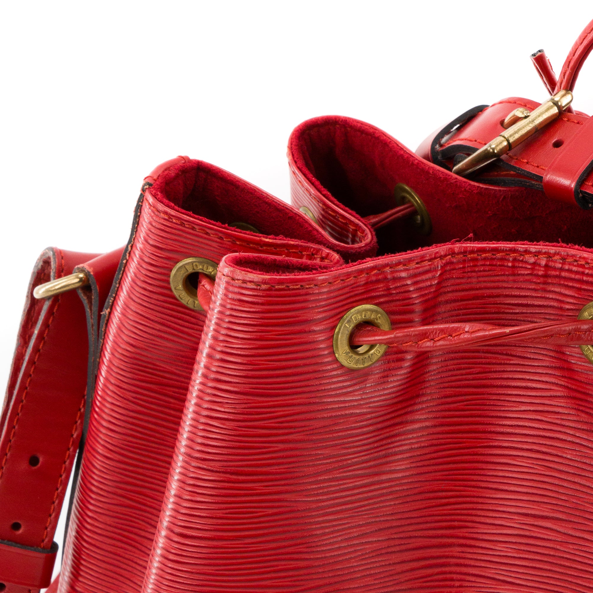 LOUIS VUITTON - Sac à épaule Noé Louis Vuitton en cuir épi rouge vintage