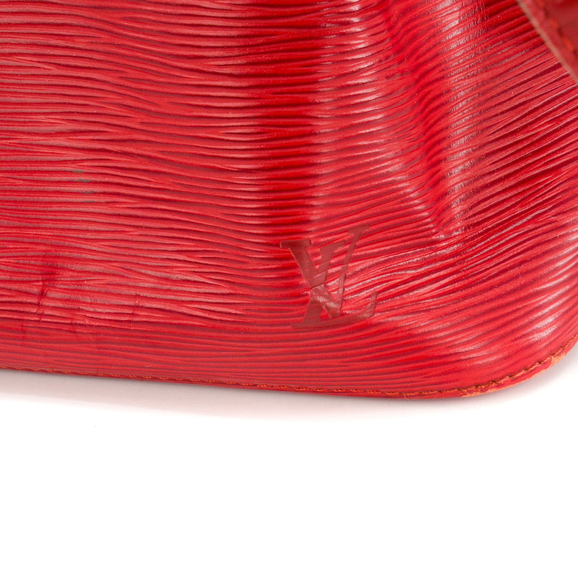 LOUIS VUITTON - Sac à épaule Noé Louis Vuitton en cuir épi rouge vintage